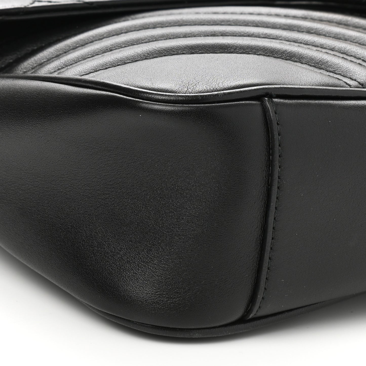 Calfskin Matelasse Medium GG Marmont Shoulder Bag Black