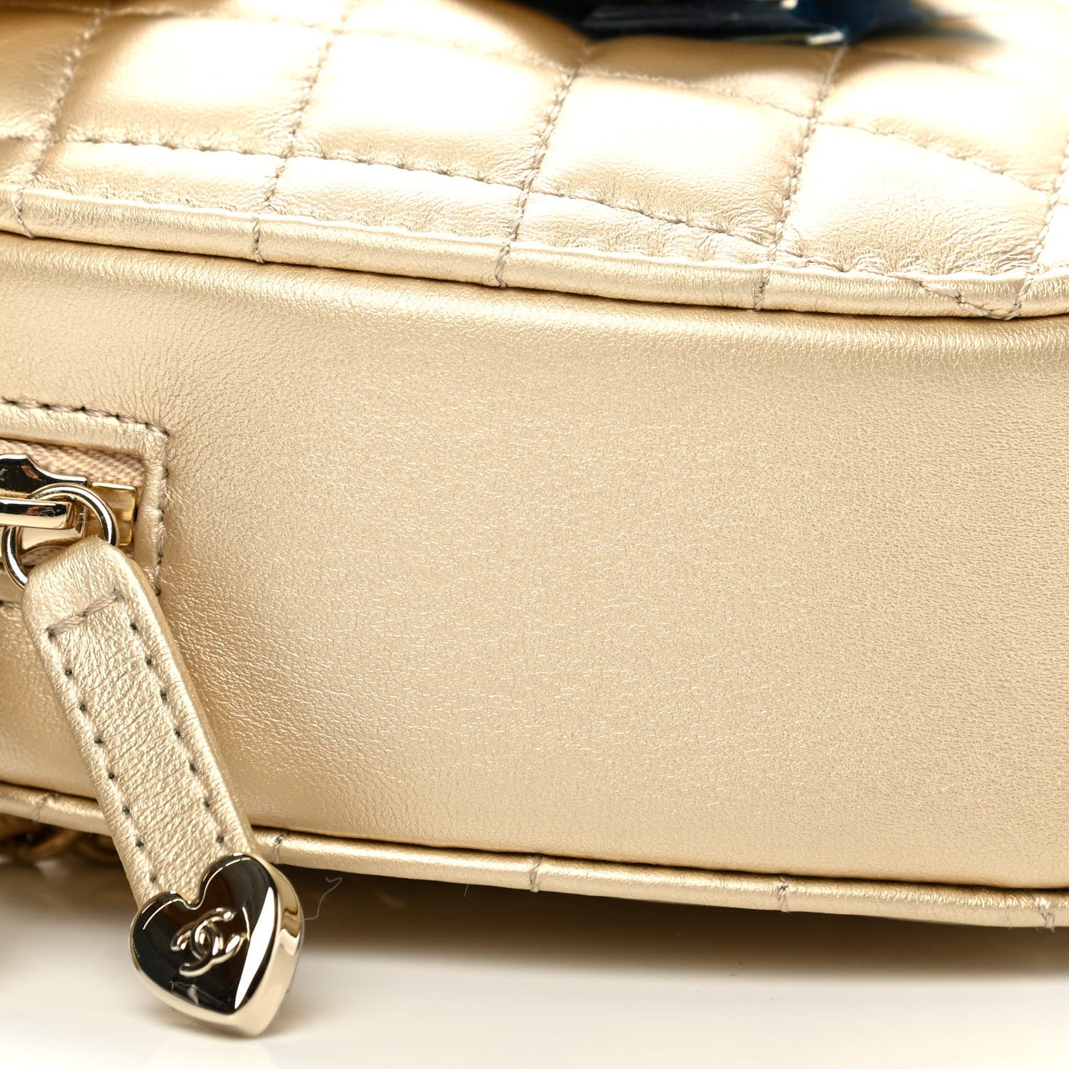 Chanel Metallic Lambskin Quilted CC In Love Heart Bag Gold 9 of 12