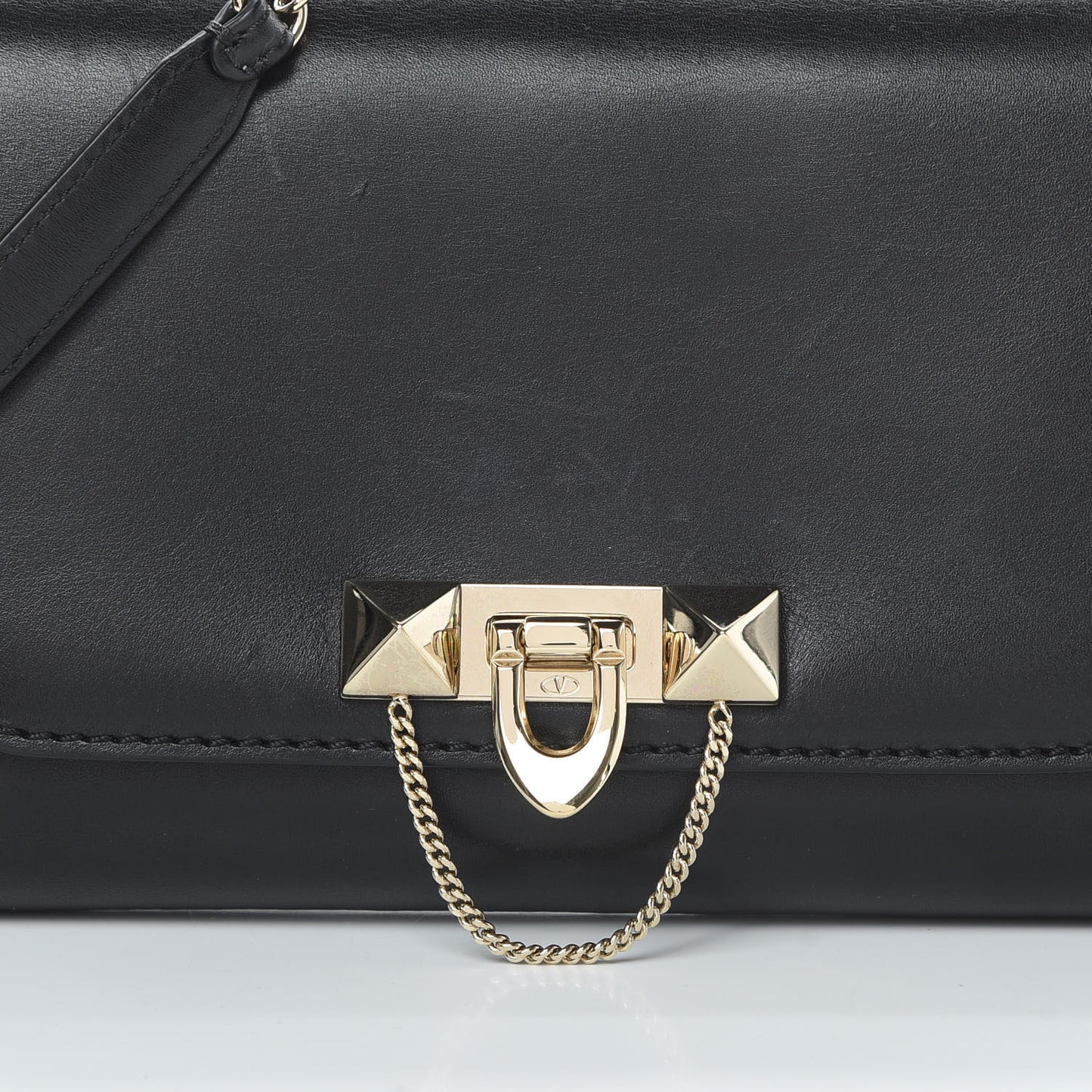 Vitello Demilune Chain Clutch Black