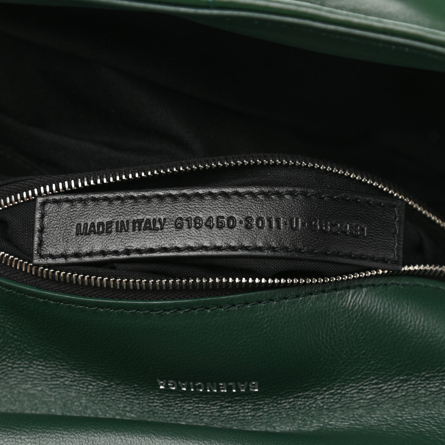 Nappa Calfskin Quilted Touch B Puffy Clutch Forest Green