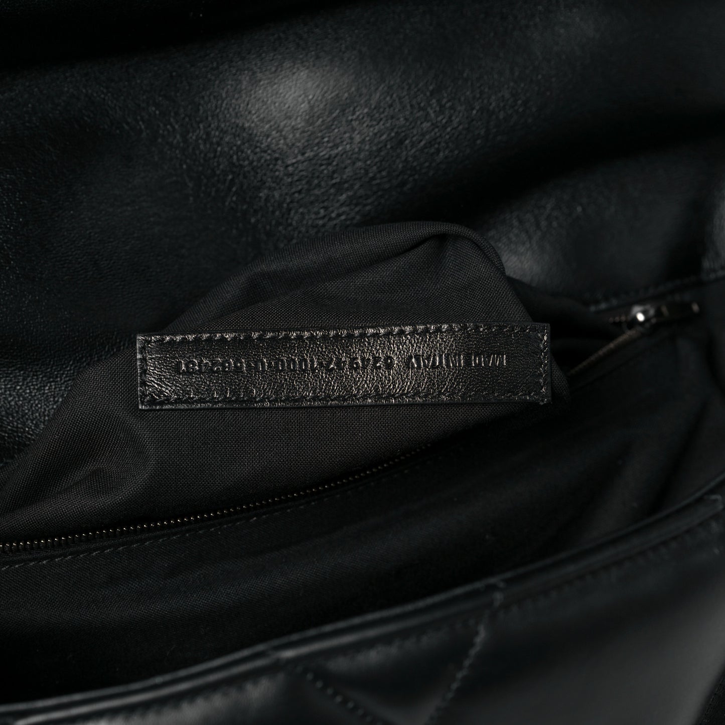 Nappa Calfskin Quilted Touch B Clutch Bag Black