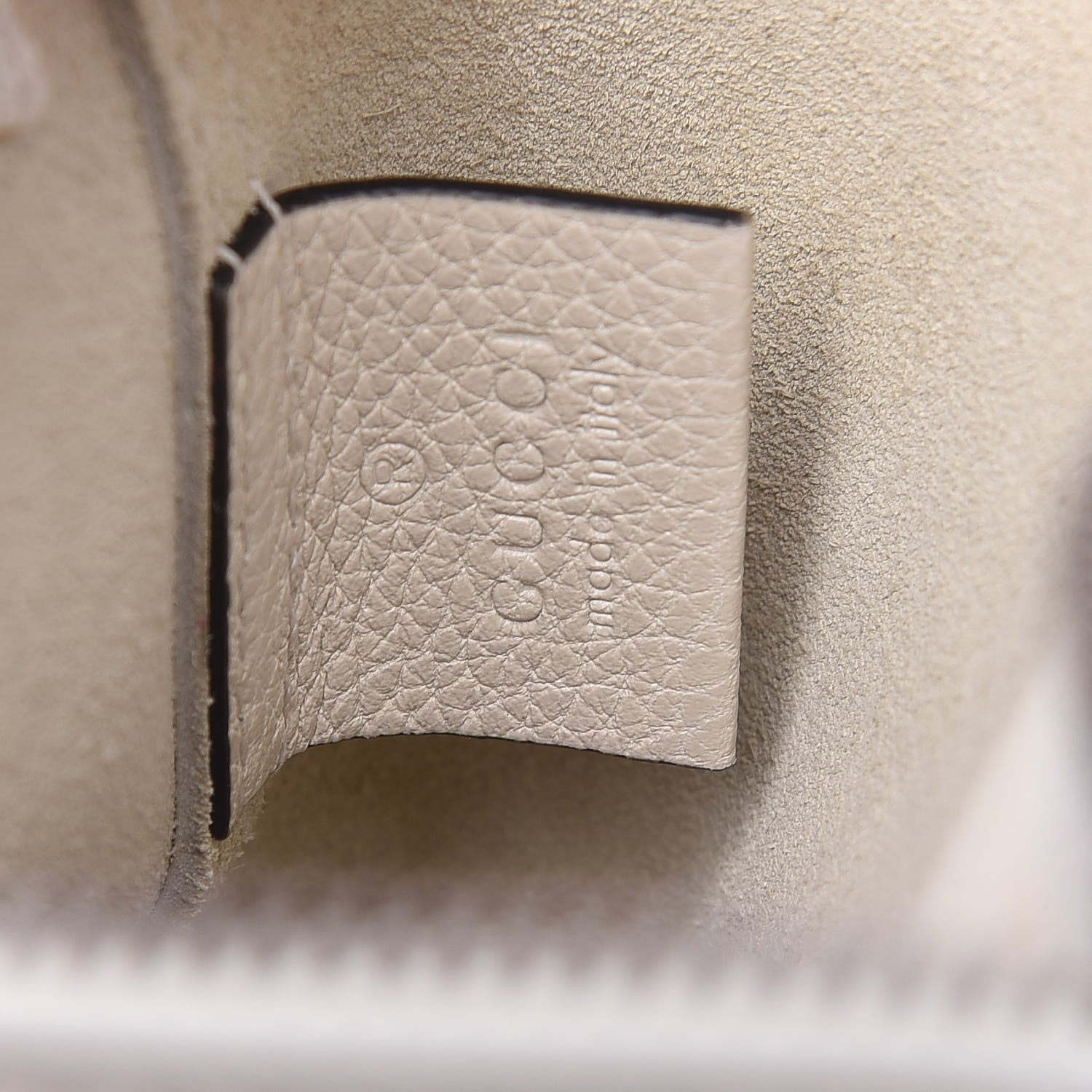 Gucci Pebbled Calfskin Medium Logo Portfolio Clutch White 5 of 7