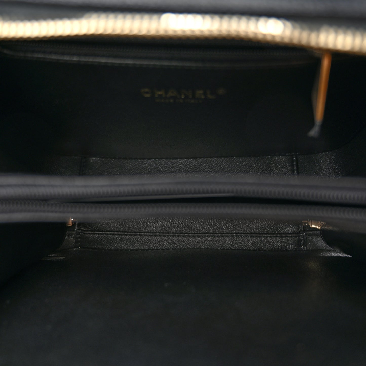 Caviar Quilted Medium CC Filigree Vanity Case Black