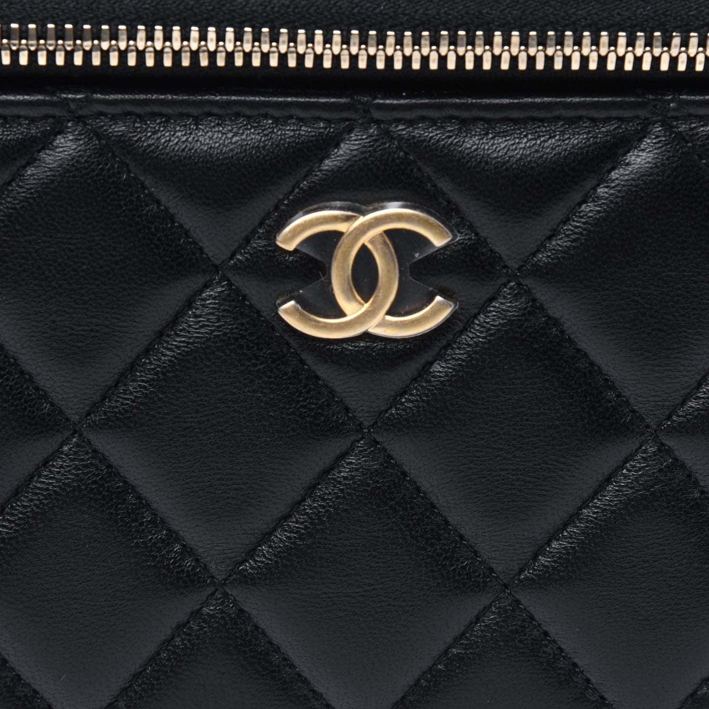Lambskin Quilted Small Top Handle Vanity Case With Chain Black