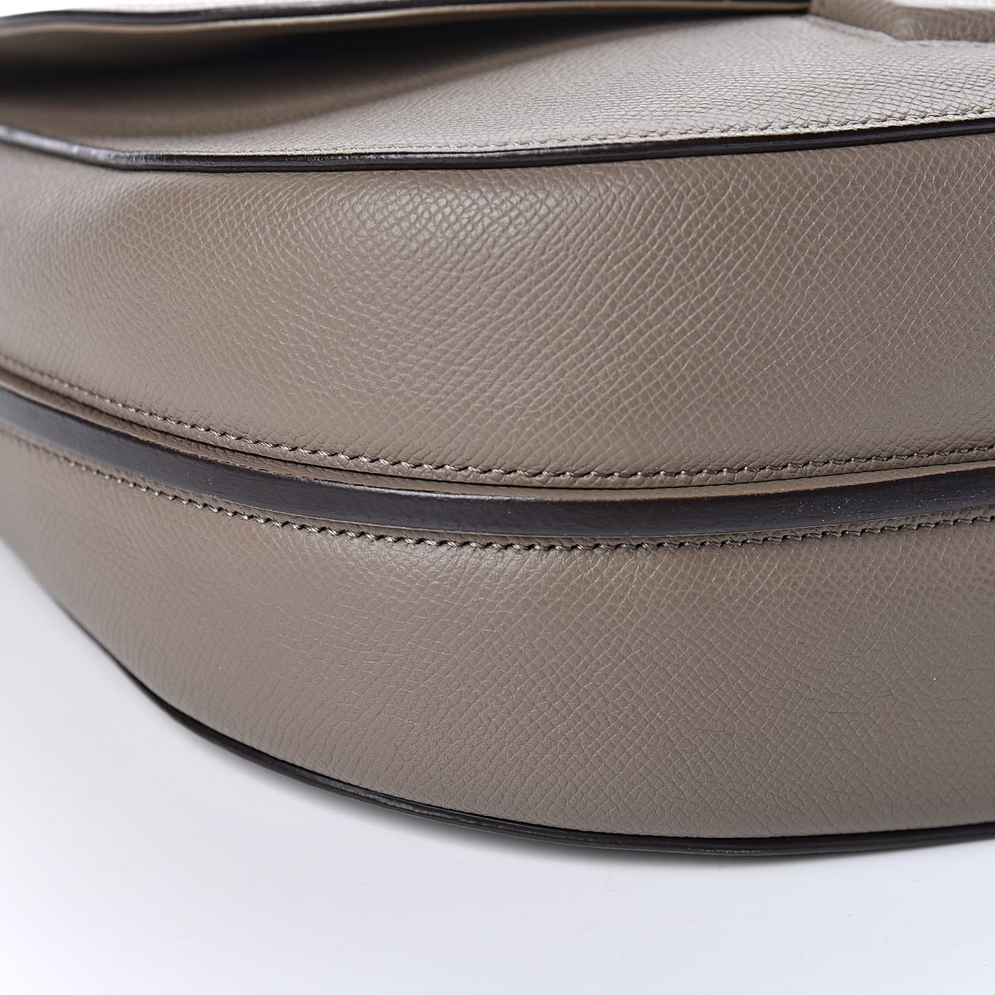 Grained Calfskin Medium Trotteur Taupe