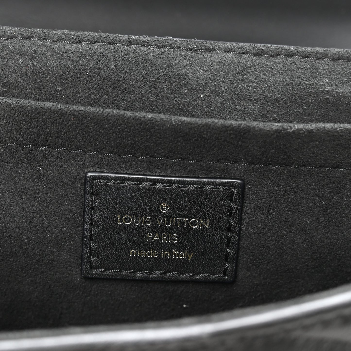 Calfskin New Wave Chain PM Black