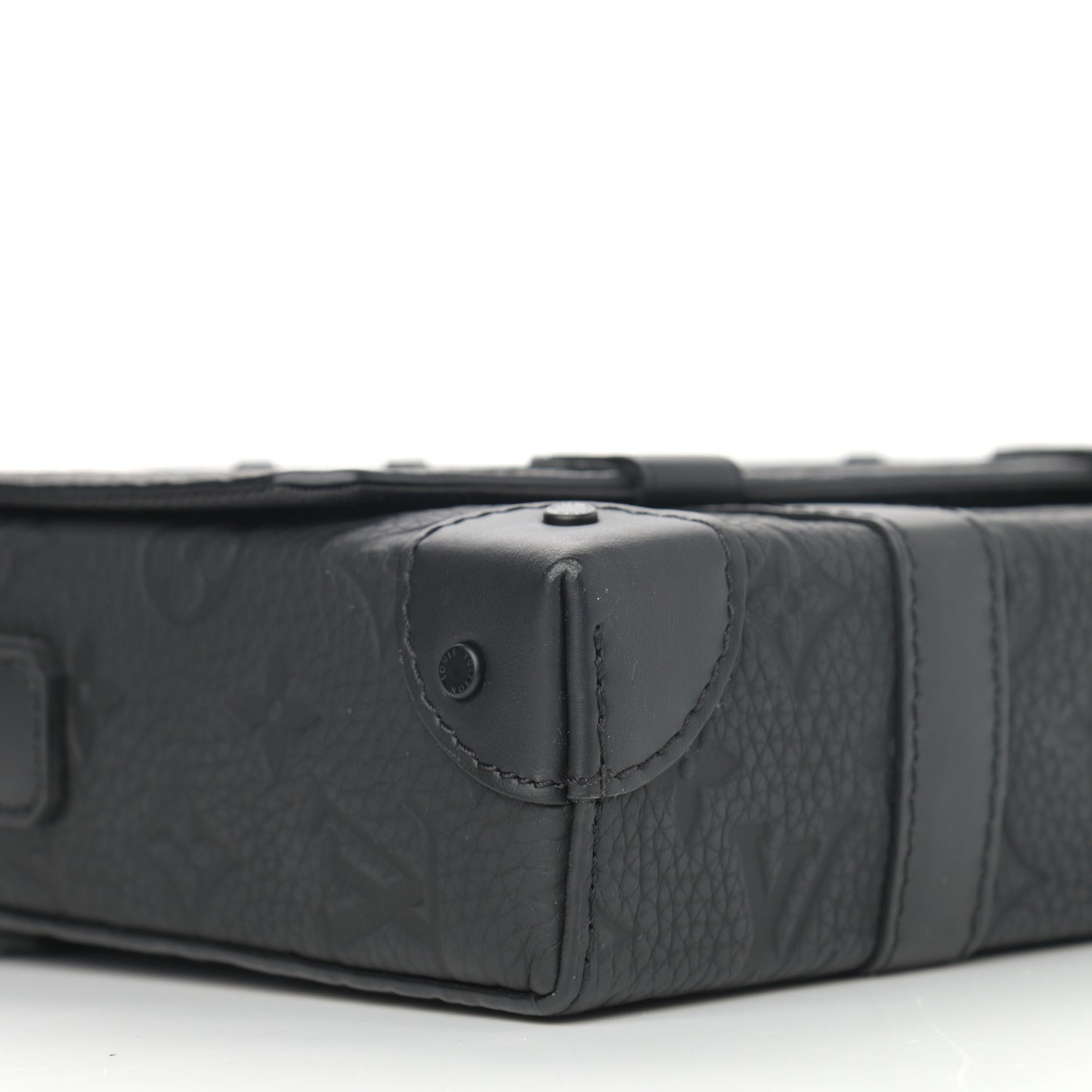 Taurillon Monogram Trunk Messenger Black