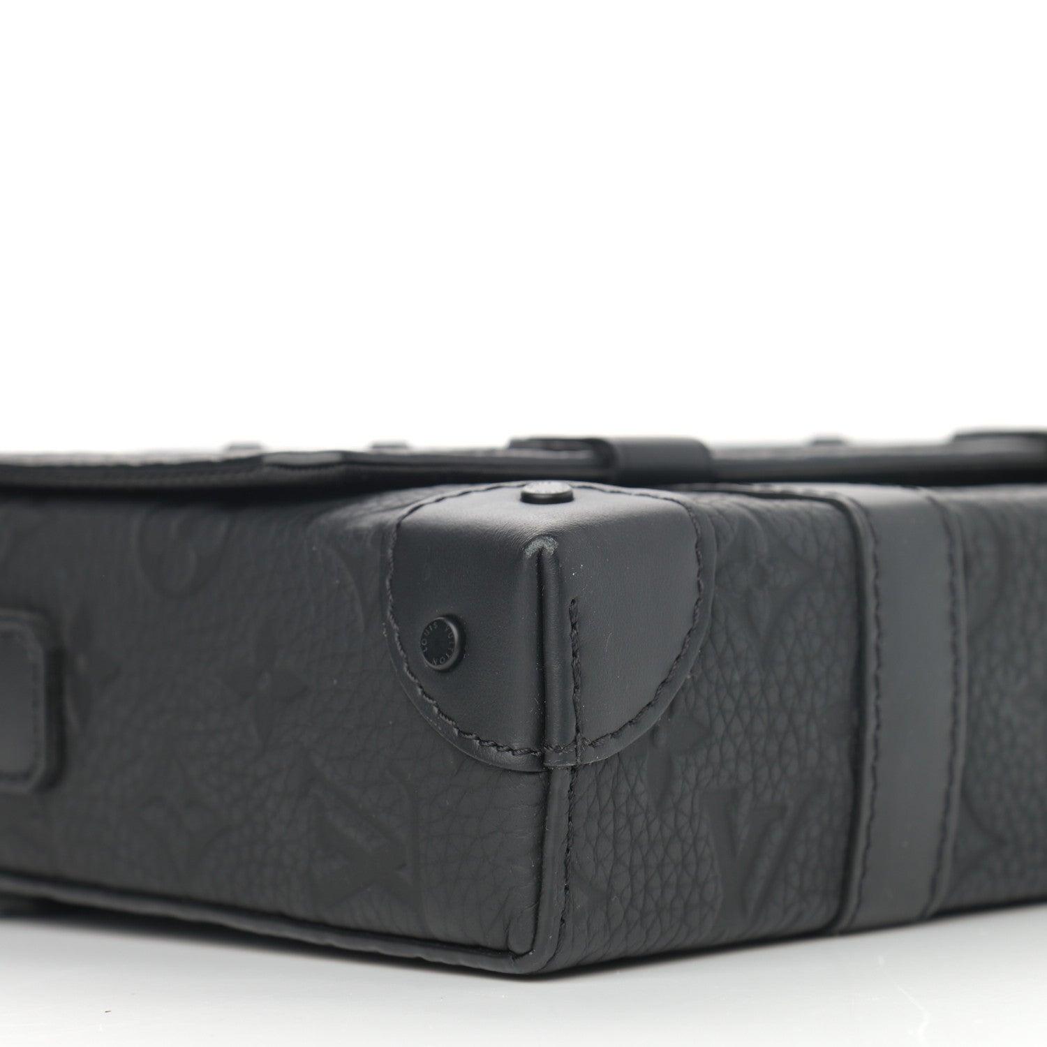 Louis Vuitton Taurillon Monogram Trunk Messenger Black 8 of 11