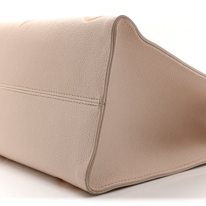 Louis Vuitton Empreinte Monogram Giant By The Pool Onthego MM Cream Saffron 9 of 9