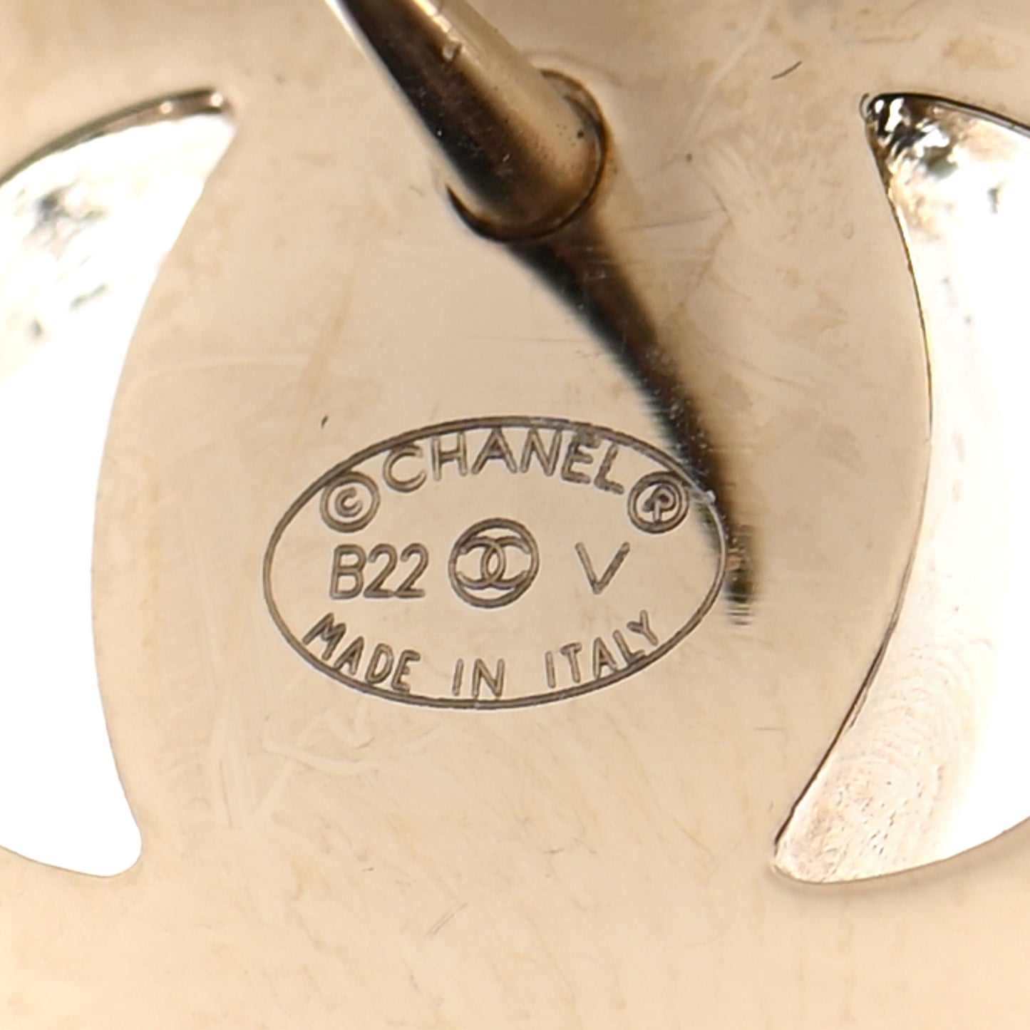 Metal CC Turnlock Earrings Gold