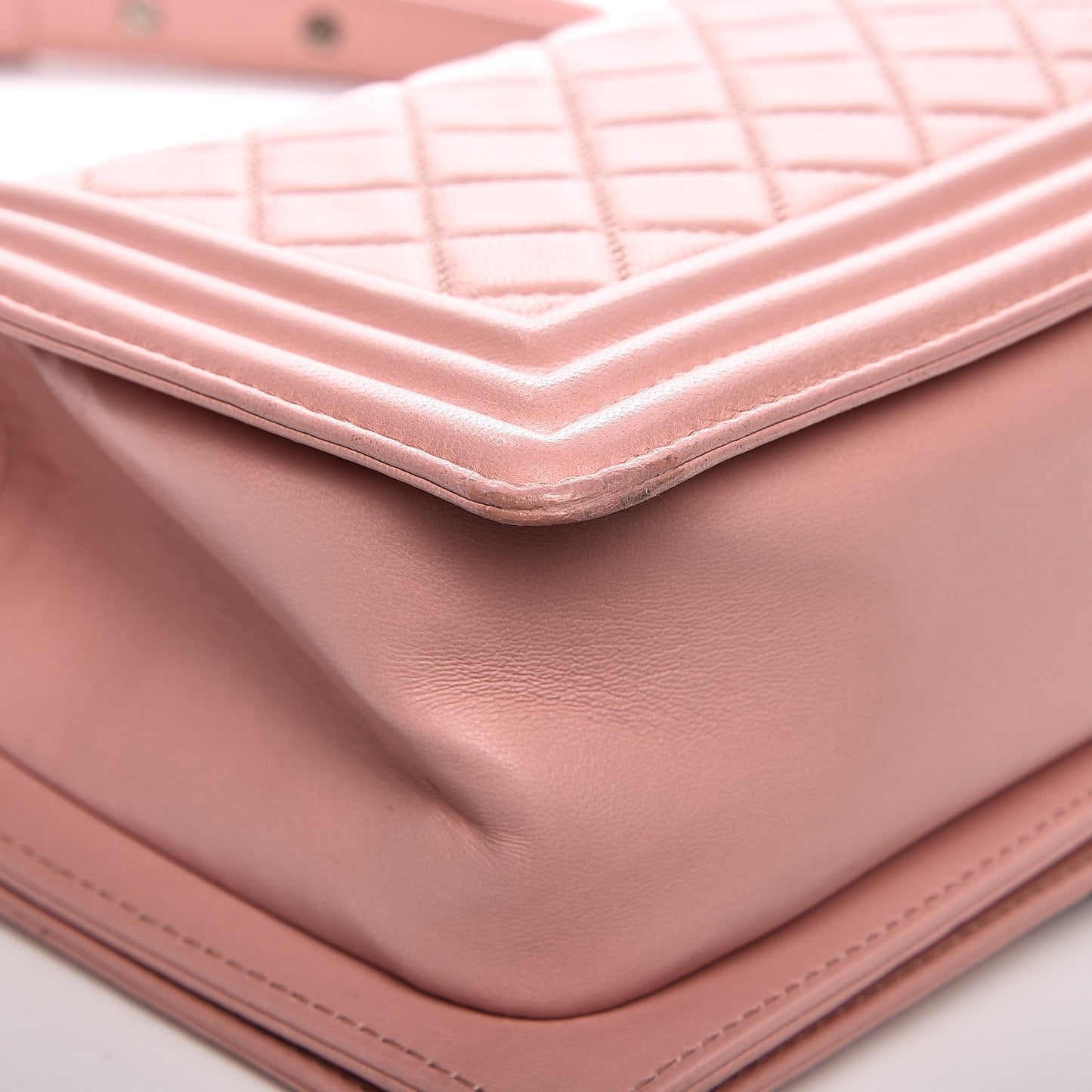 Lambskin Quilted Medium Boy Flap Light Pink