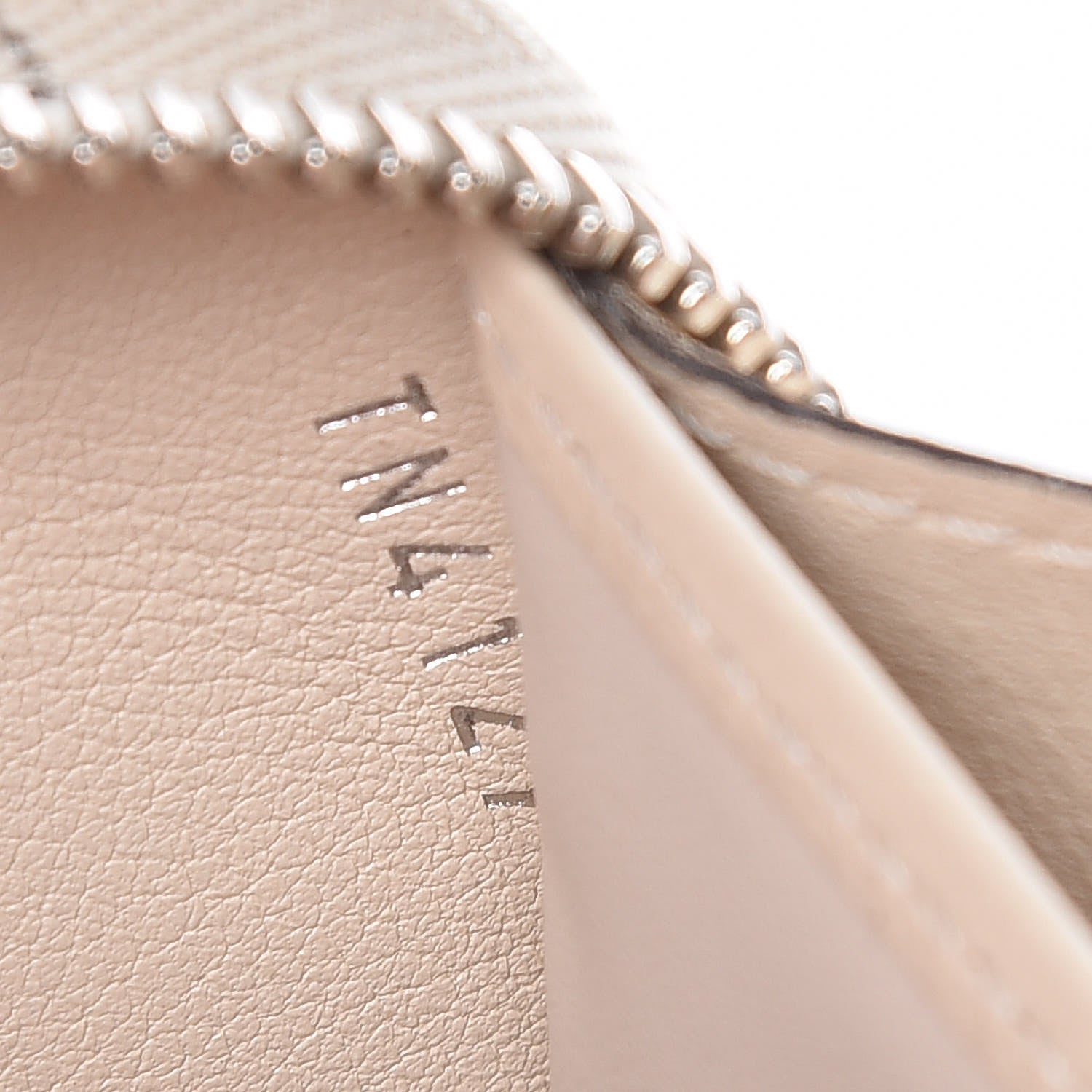 Louis Vuitton Mahina Zippy Wallet Ivory 9 of 18