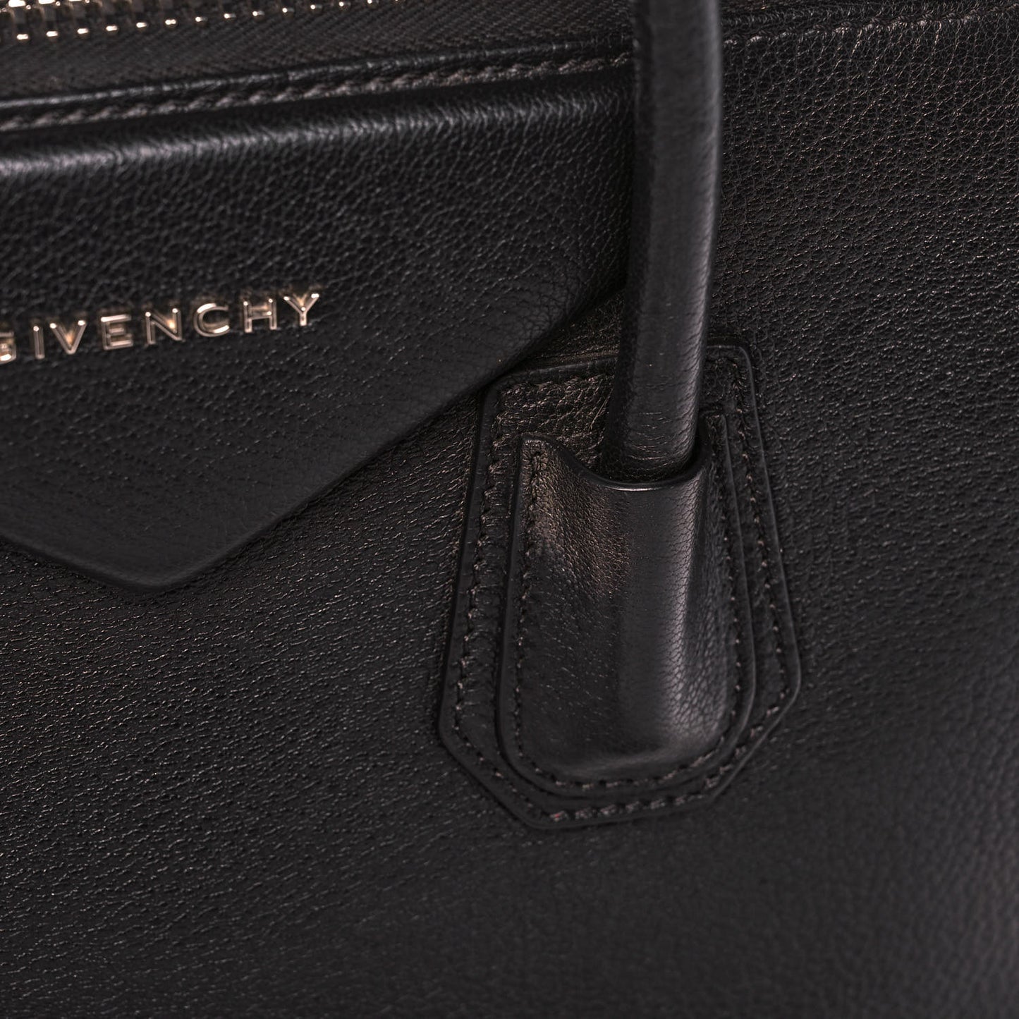 Sugar Goatskin Medium Antigona Black