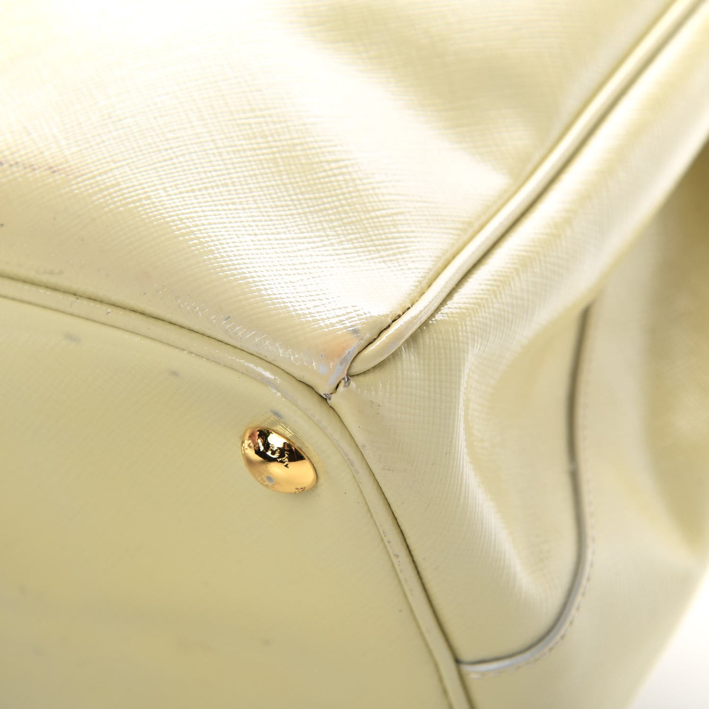 Saffiano Vernice Medium Galleria Double Zip Tote