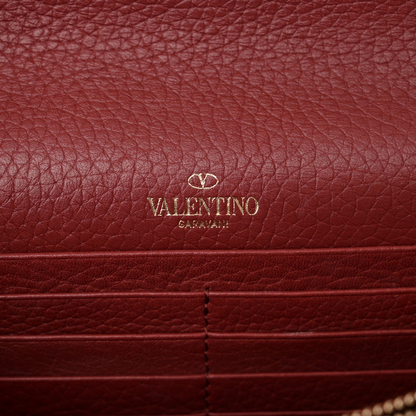 Pebbled Calfskin Rockstud Envelope Wallet on Chain Rubino