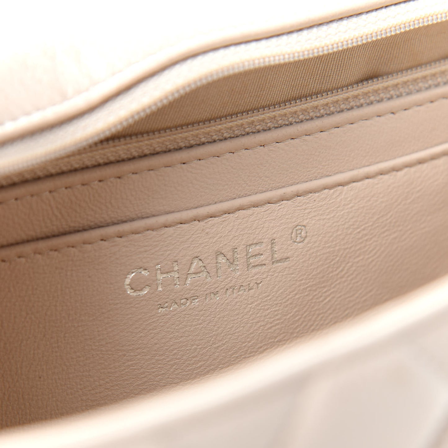 Caviar Quilted Jumbo Single Flap Ecru