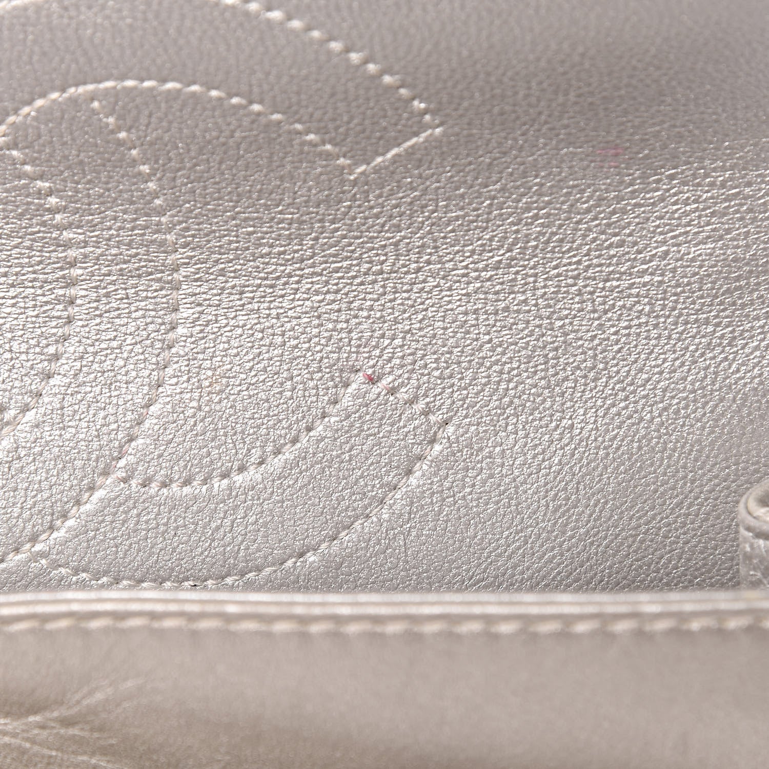 Chanel Metallic Lambskin 2.55 Reissue 225 Flap Pale Gold 23 of 32