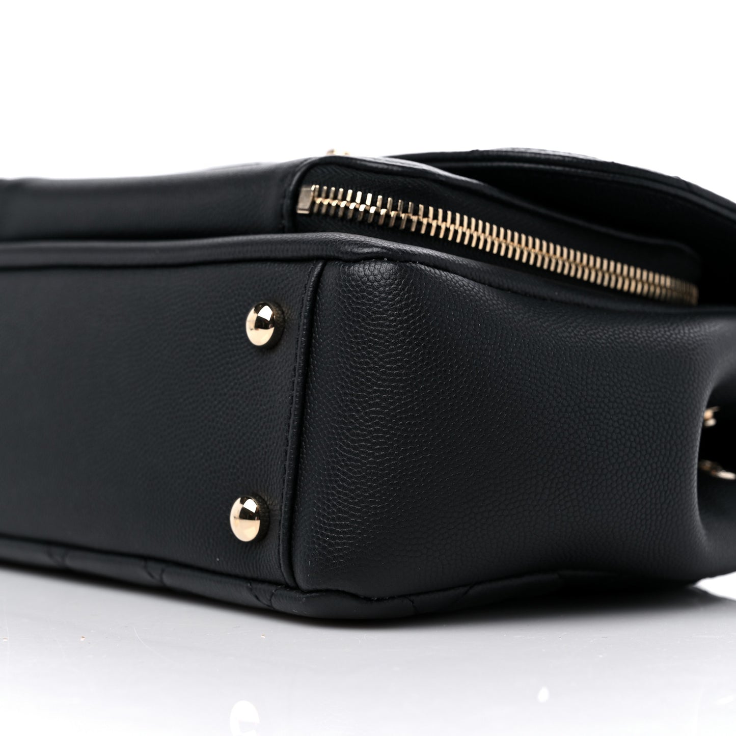 Caviar Quilted Medium Business Affinity Flap Black