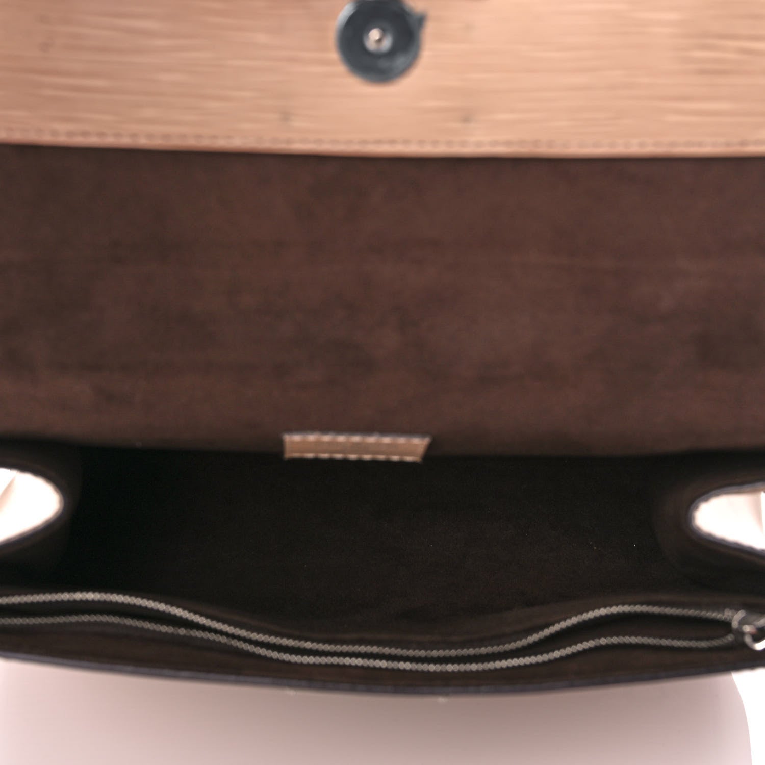 Louis Vuitton Epi Cluny MM Dune 5 of 10