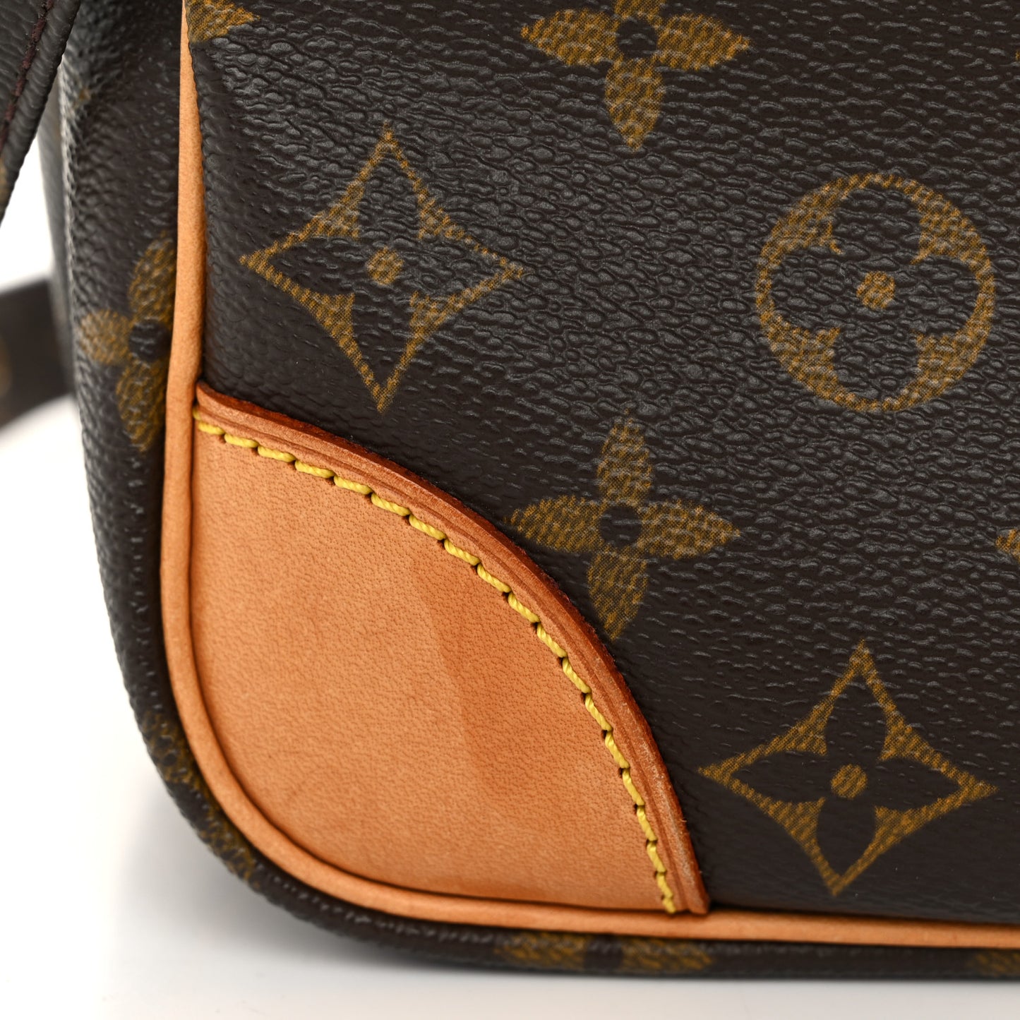 Monogram Nil 28