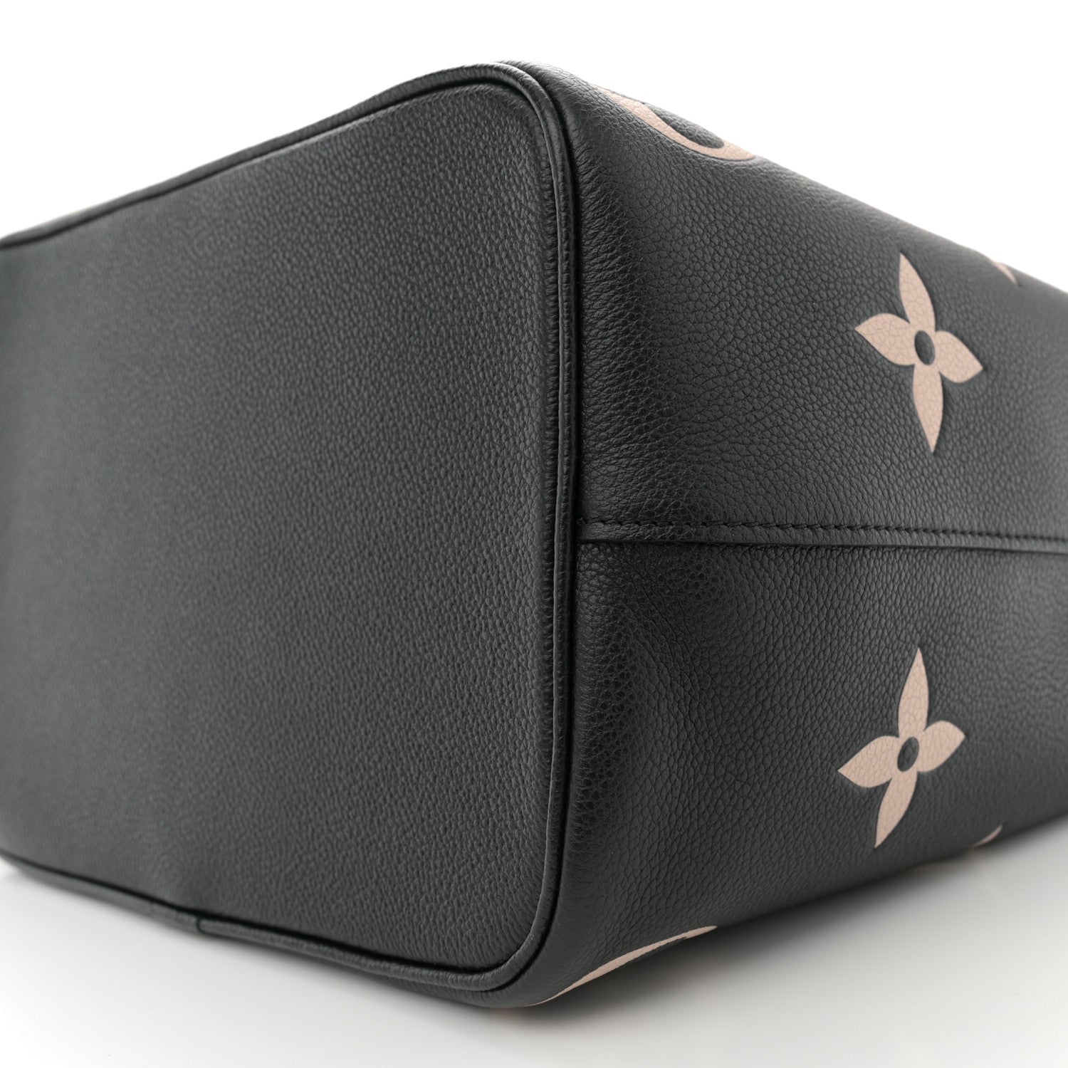 Louis Vuitton Empreinte Monogram Giant Neonoe MM Black Beige 10 of 10