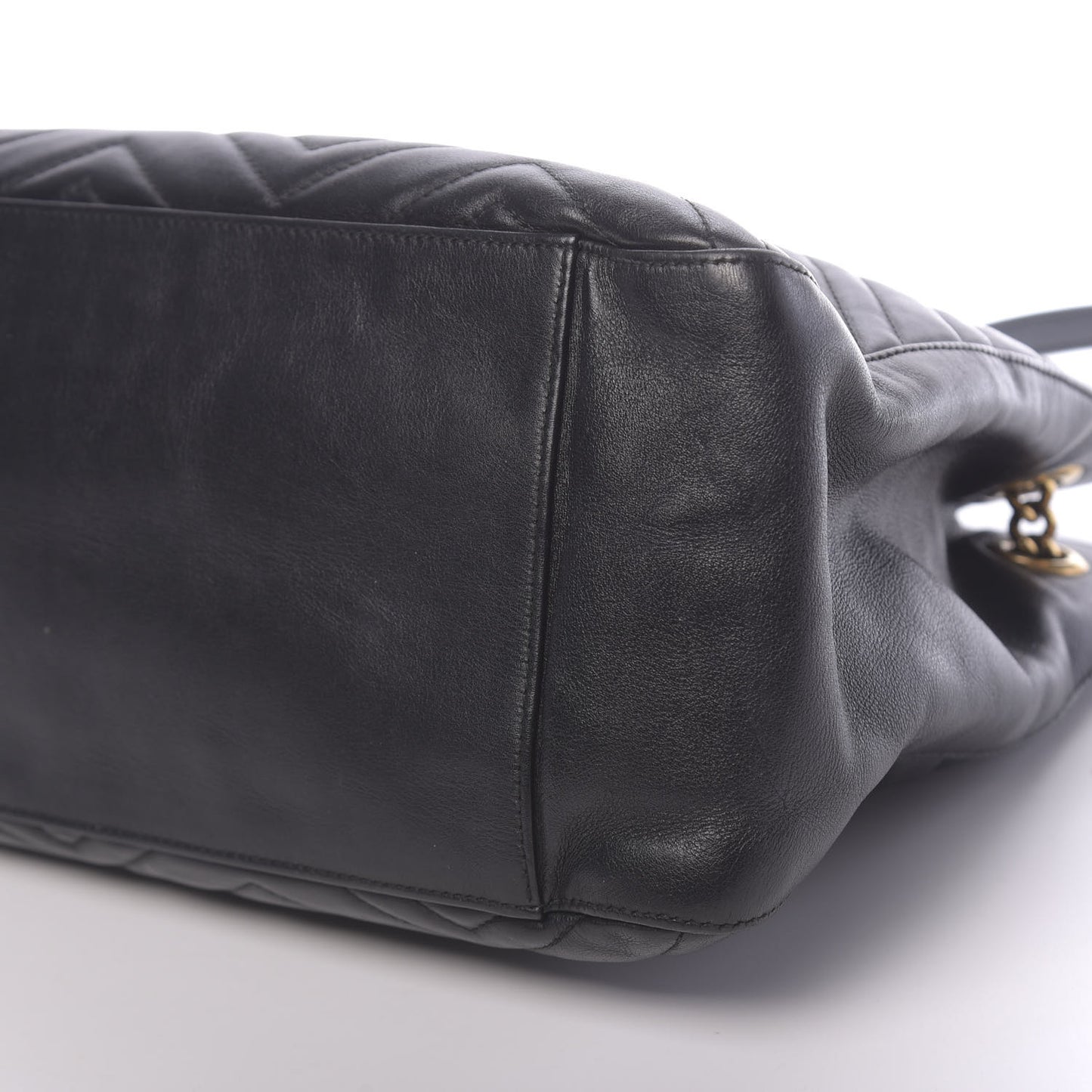 Calfskin Matelasse Medium GG Marmont Shoulder Tote Bag Black