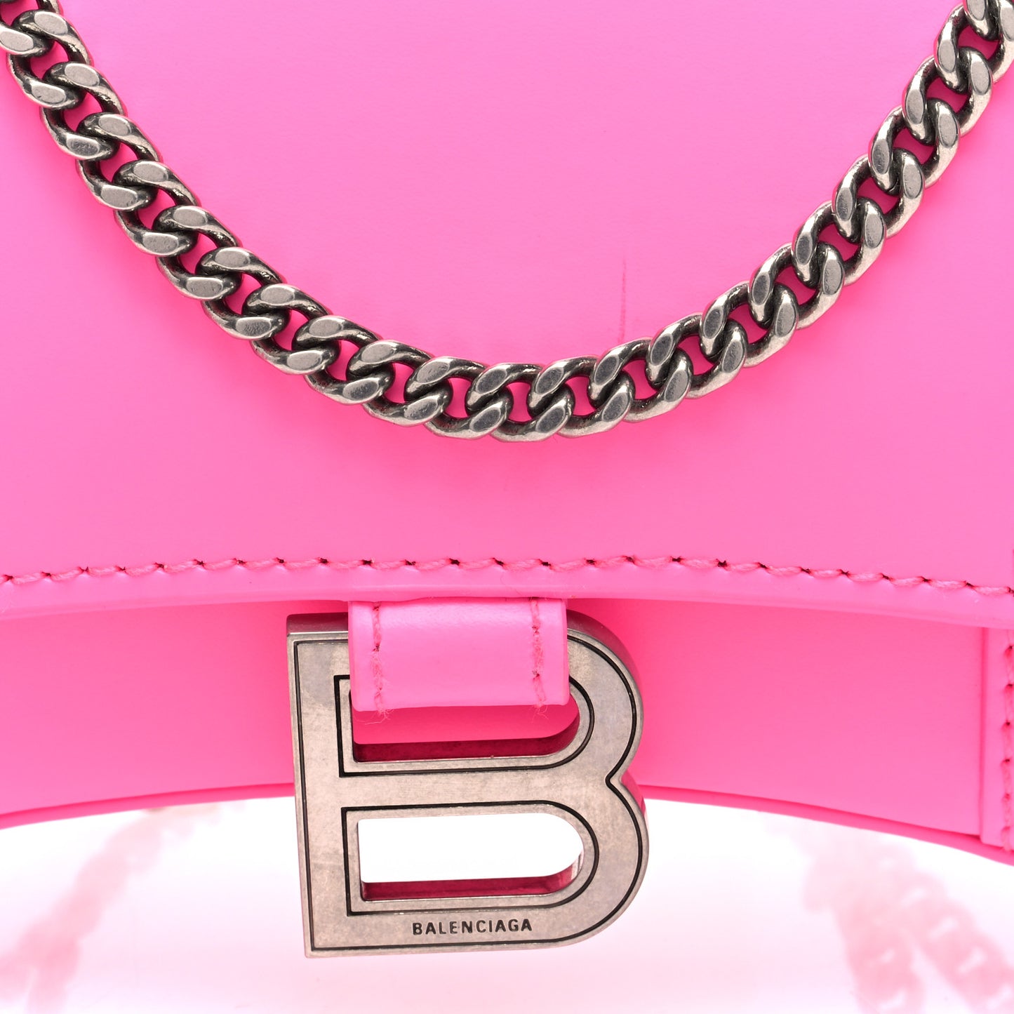 Shiny Box Calfskin XS Hourglass Wallet On Chain Fluo Pink
