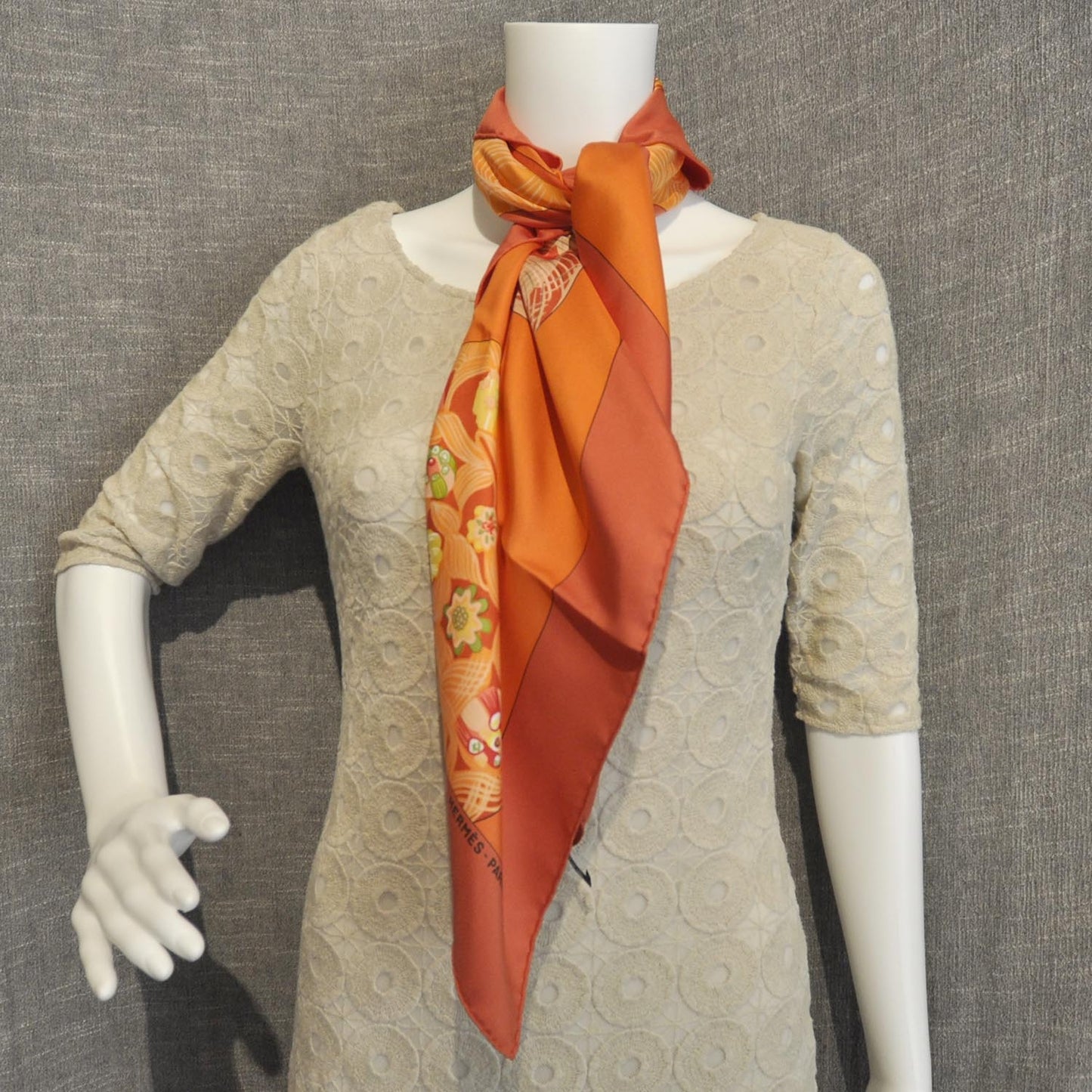 Silk Sulfure et Presse Papiers II Scarf 90 Orange