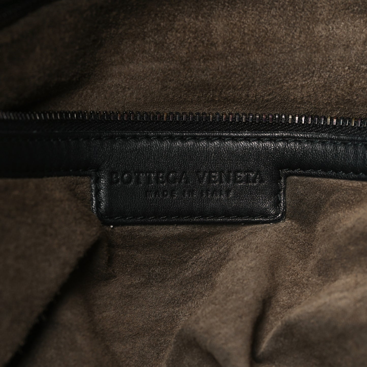 Nappa Velours Intrecciato Fuzzy Medium Veneta Hobo Black