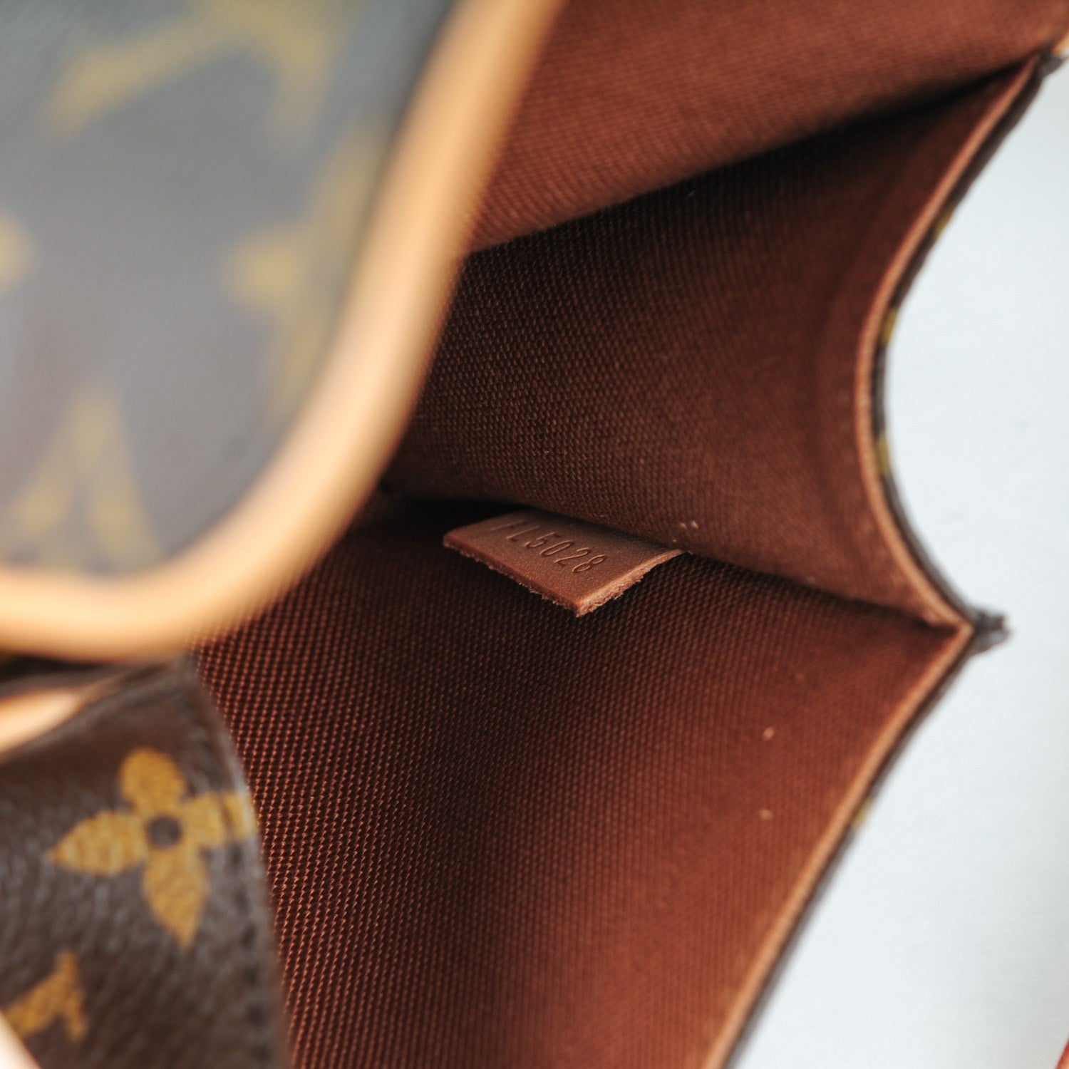 Louis Vuitton Monogram Pochette Florentine S 8 of 8