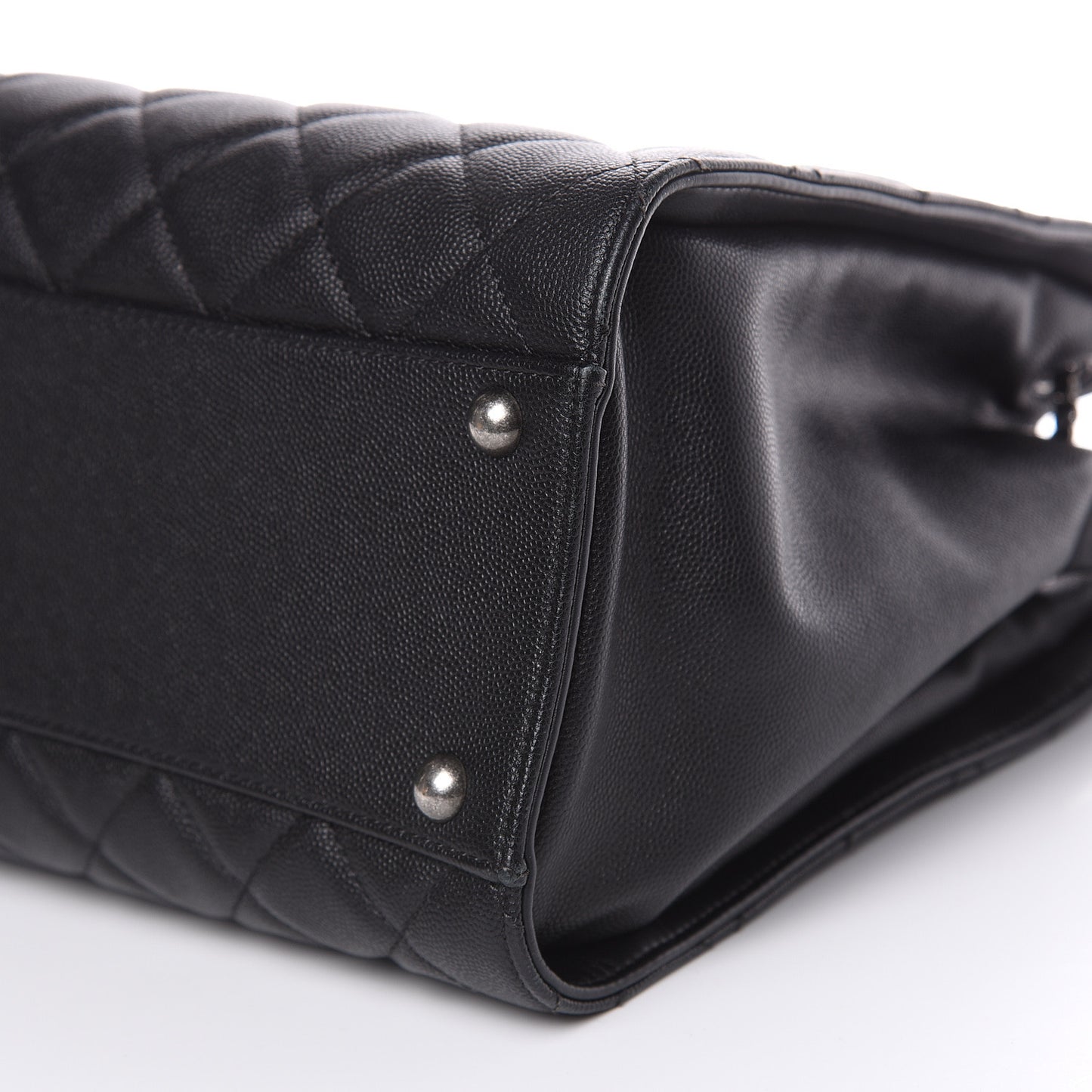 Caviar Quilted Medium CC Bucket Bag Black
