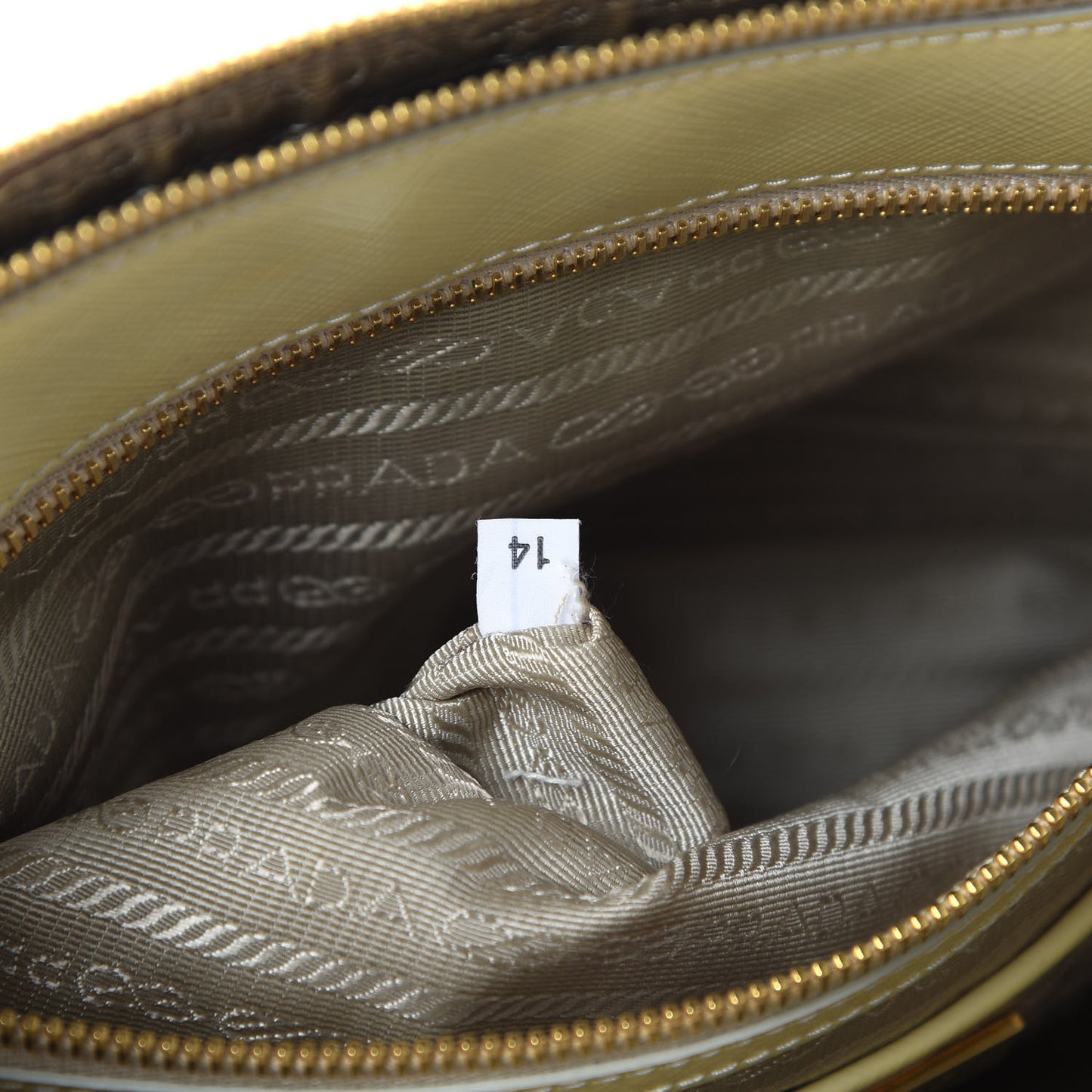 Saffiano Vernice Medium Galleria Double Zip Tote