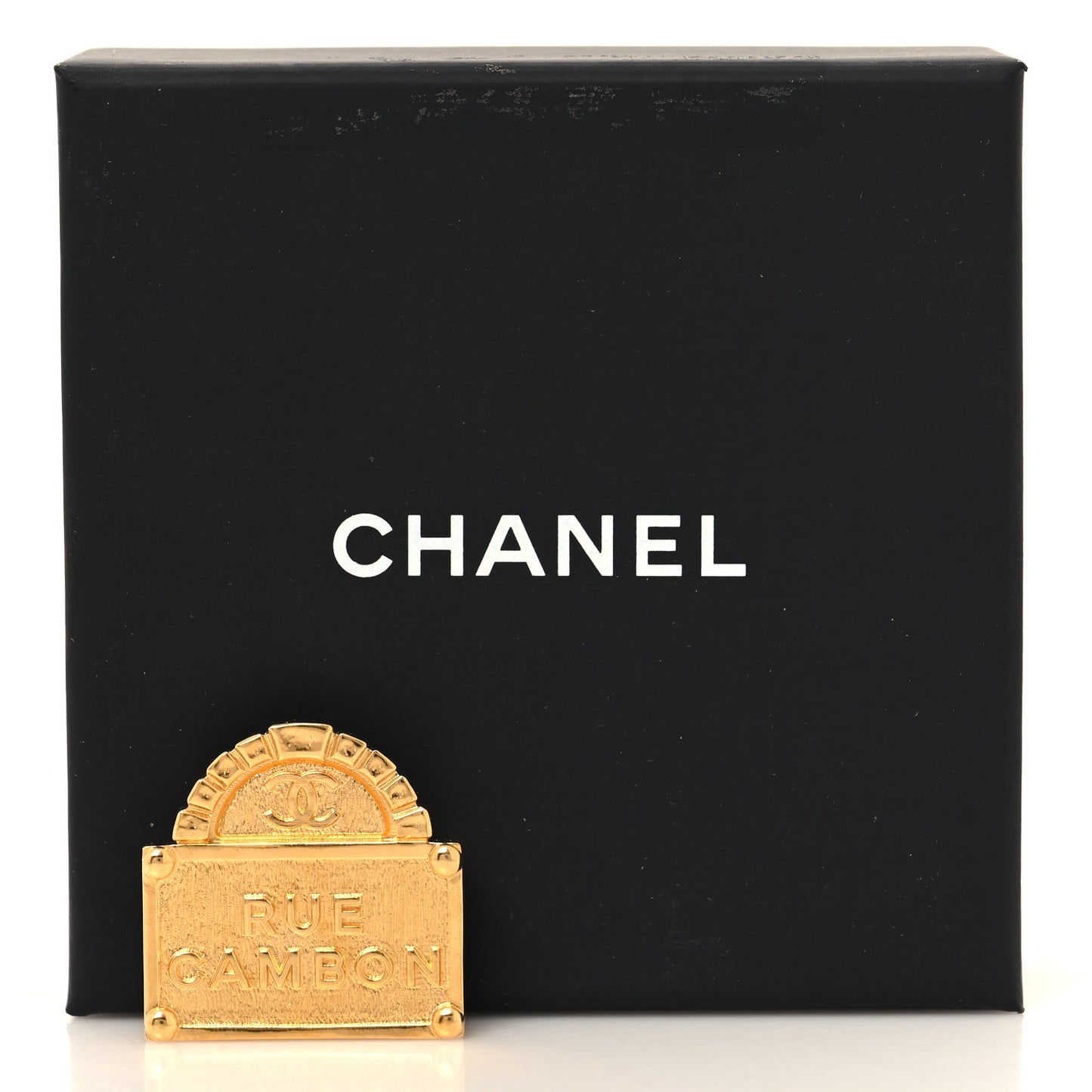 Metal CC Rue Cambon Brooch Gold