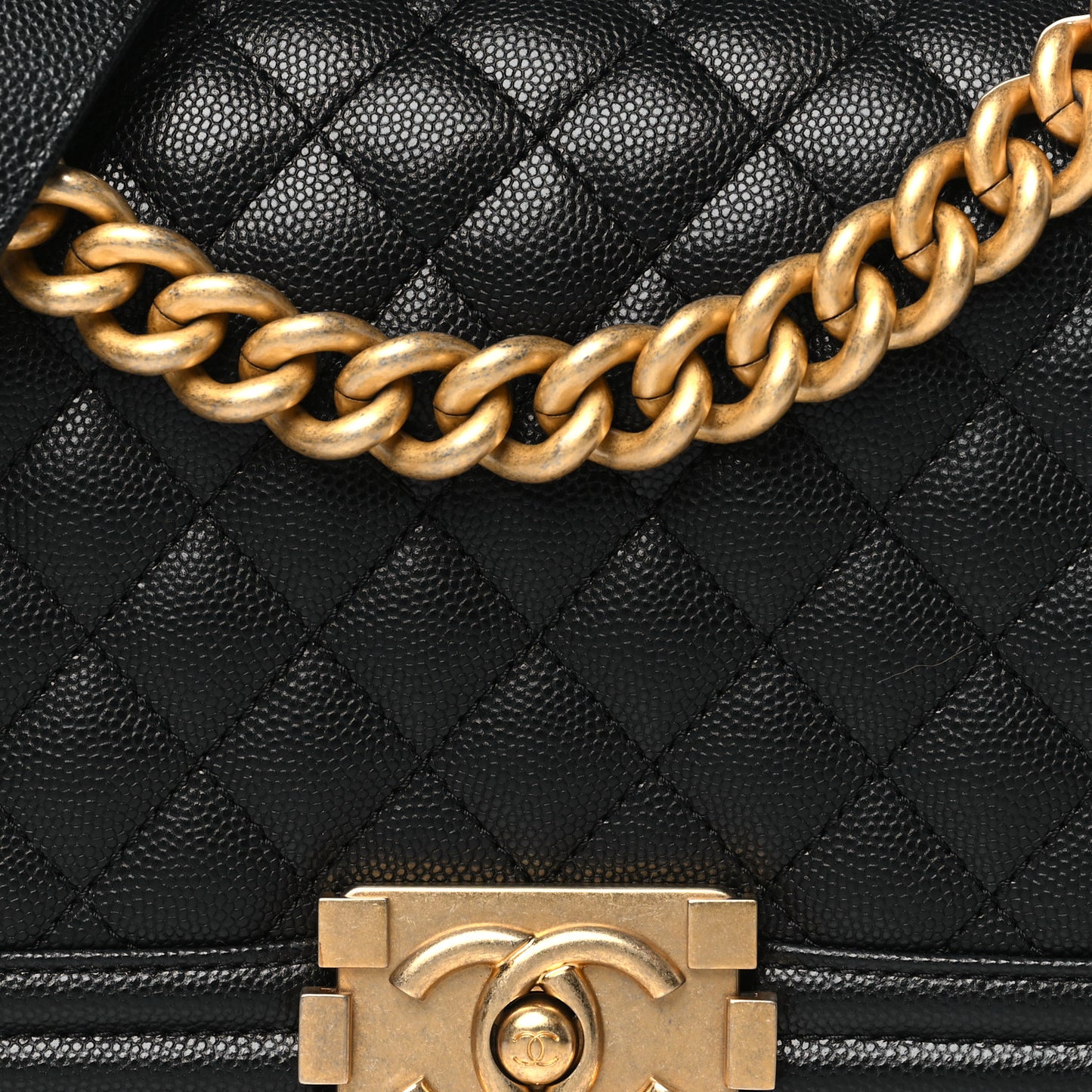 Caviar Quilted Medium Boy Flap Black