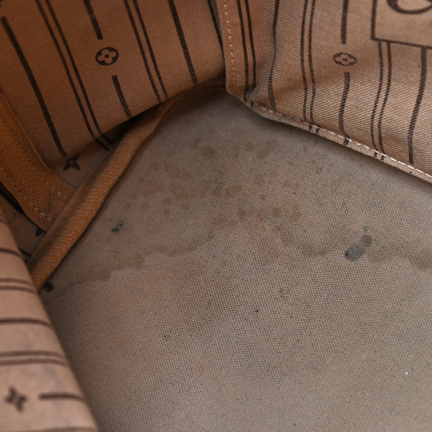 Louis Vuitton Monogram Neverfull MM 10 of 13