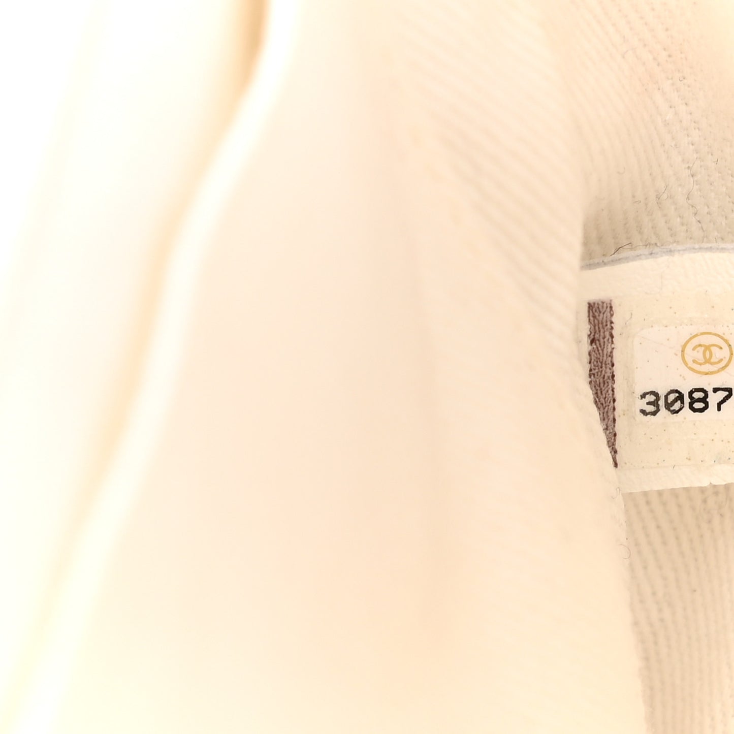 Caviar Quilted Medium Business Affinity Flap White