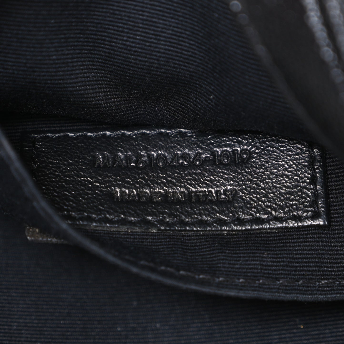 Grain De Poudre Matelasse Chevron Quilted Round Vinyle Camera Bag Black