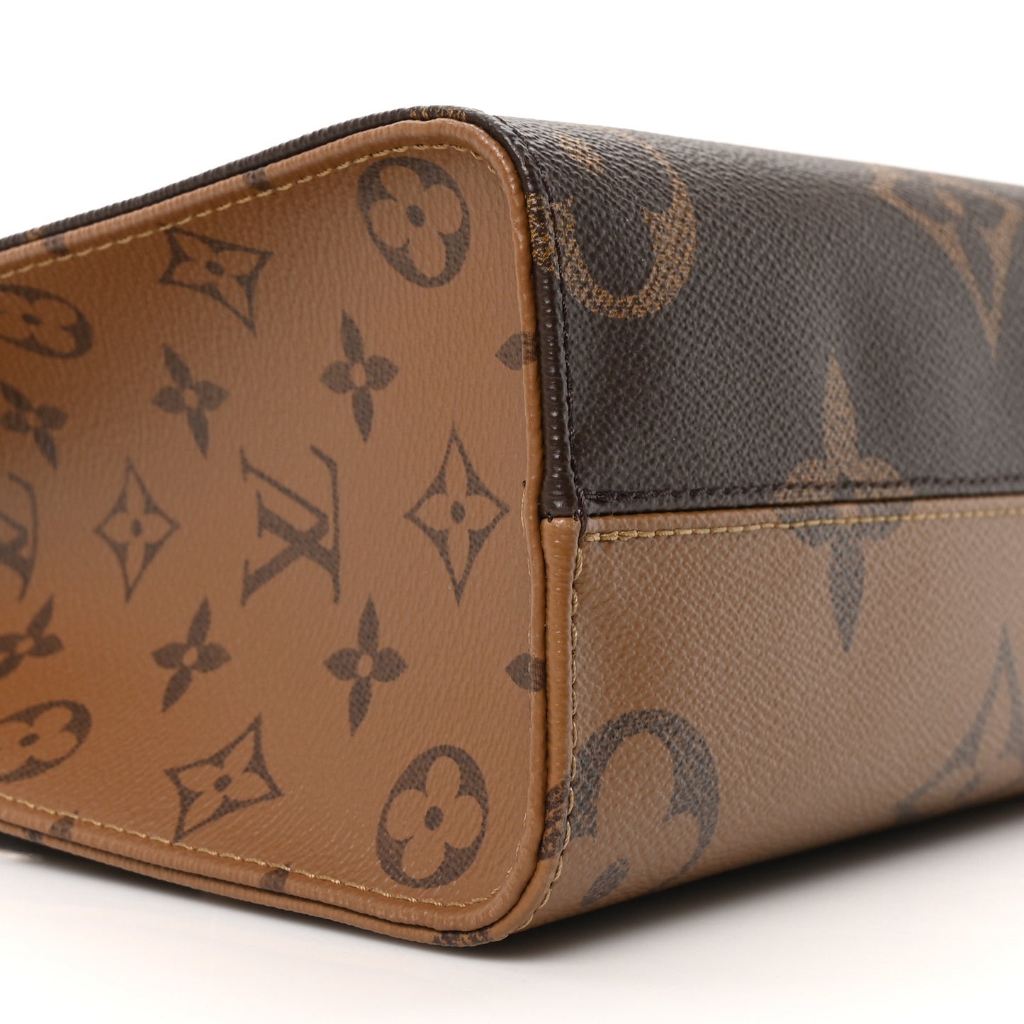 Reverse Monogram Giant Onthego BB