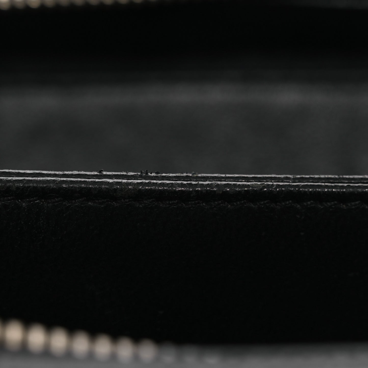 Caviar Quilted Small CC Filigree Vanity Case Black