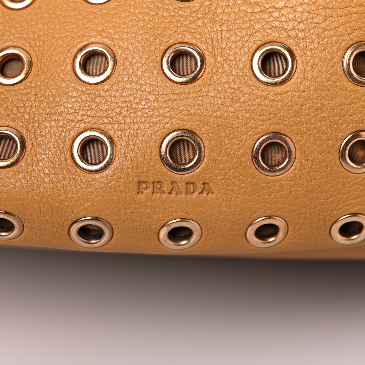 Daino Borchie Grommet Bucket Bag Miele