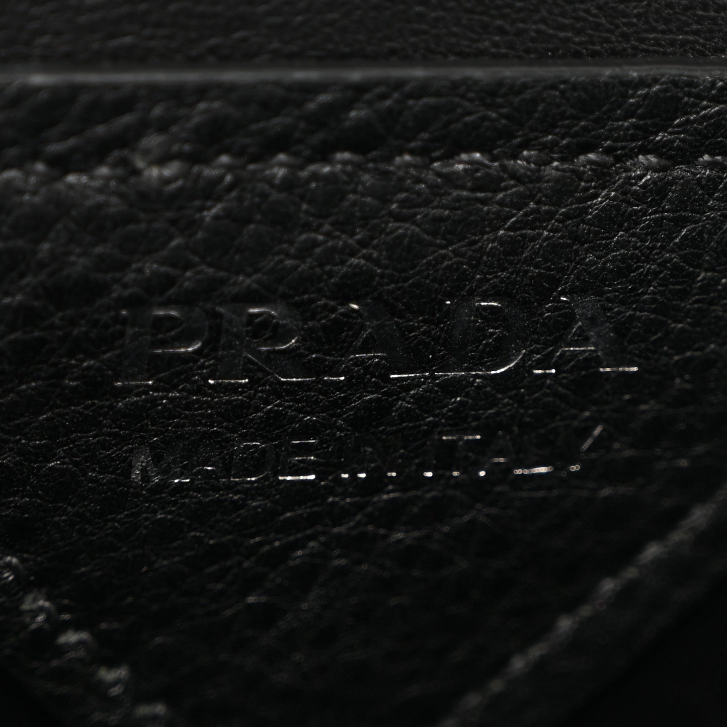 Vitello Daino Soft Medium Dynamique Tote Black