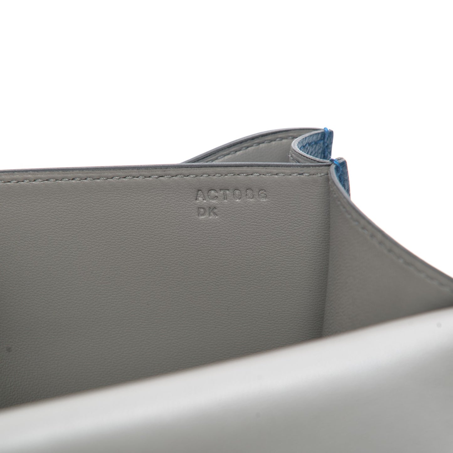 Epsom Constance 18 Bleu Agate