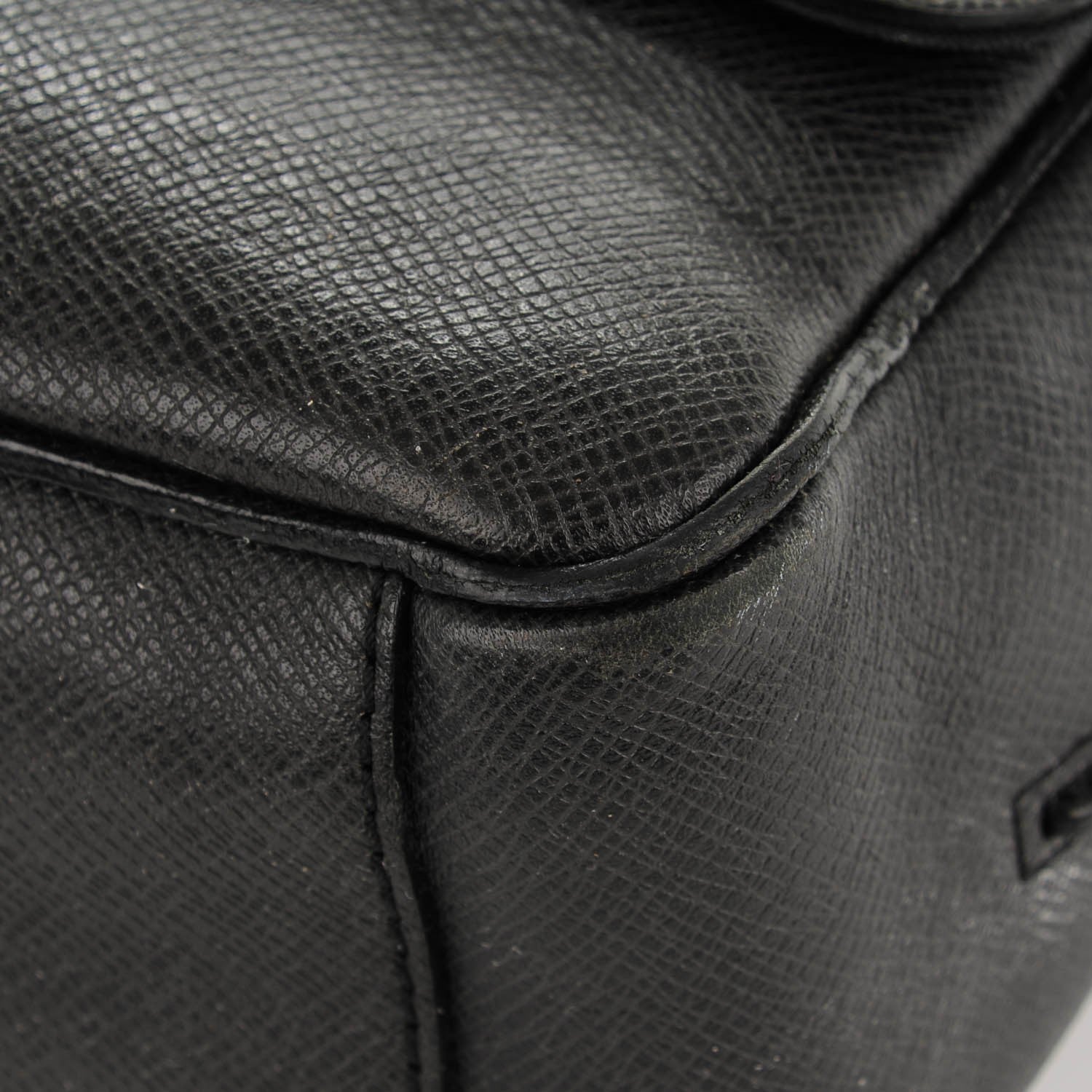 Louis Vuitton Taiga Roman MM Messenger Black 8 of 9