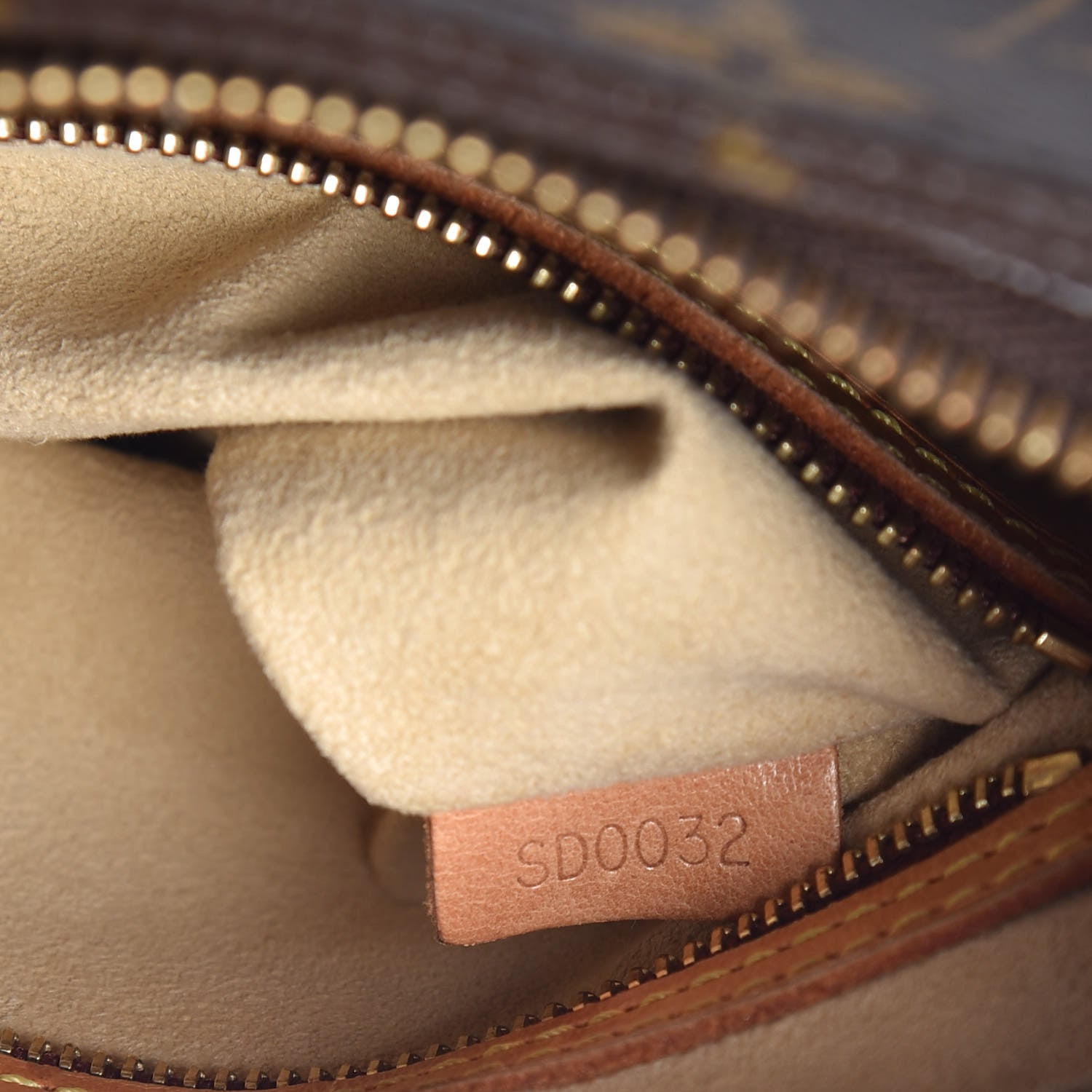 Louis Vuitton Monogram Looping MM 7 of 12