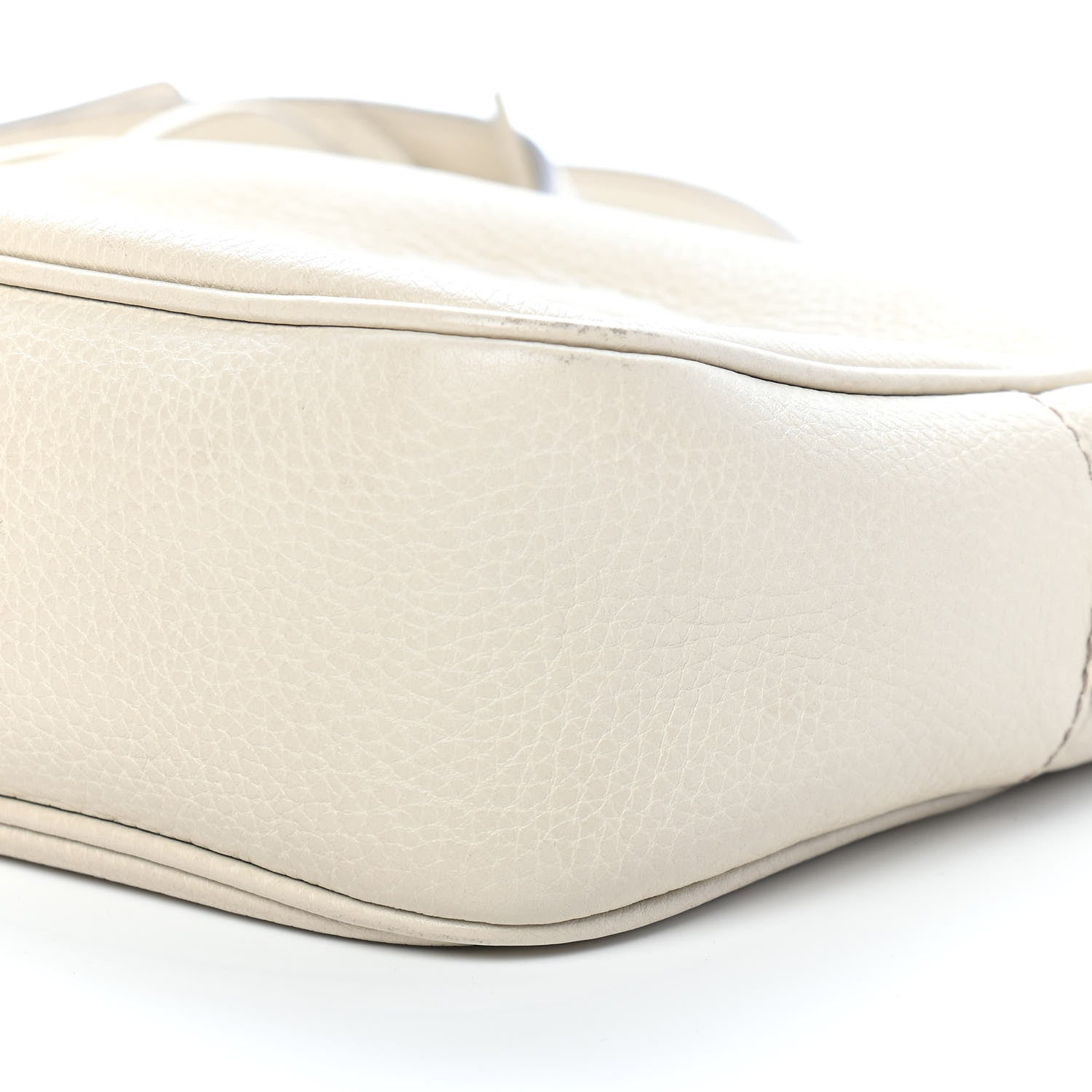 Gucci Pebbled Calfskin Small Soho Disco Bag Off White 10 of 12