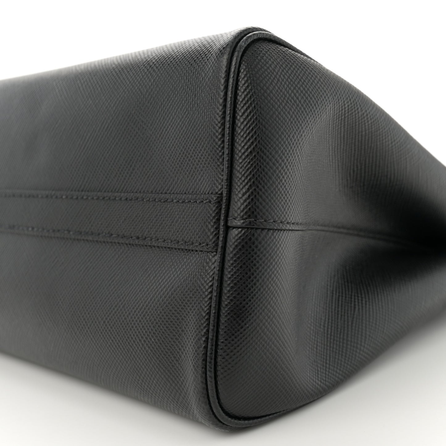 Saffiano Cuir Medium Tote Black