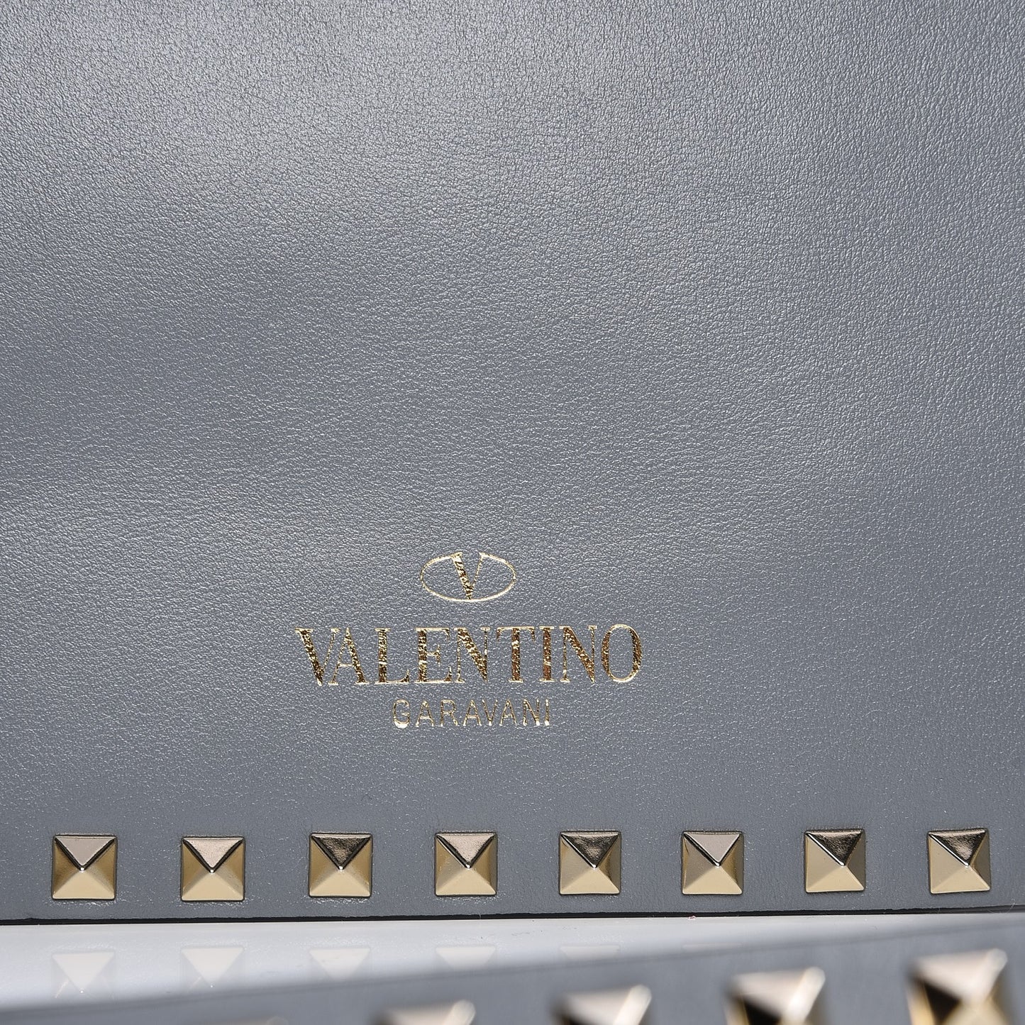 Vitello Medium Rockstud Flap Saddle Bag Light Stone