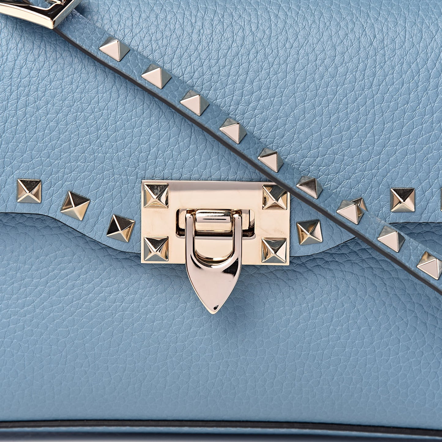Pebbled Calfskin Medium Rockstud Flip Lock Crossbody Bag Light Blue