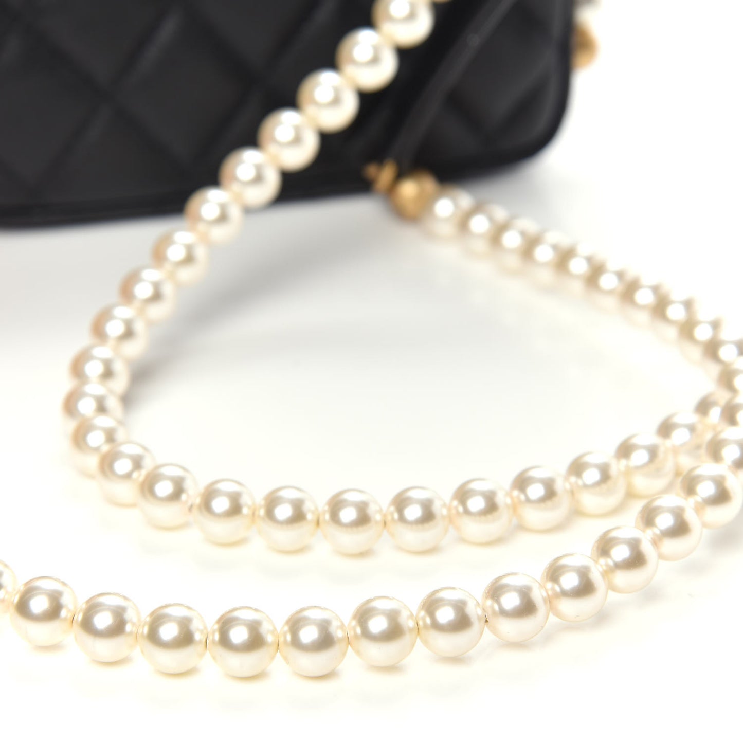 Calfskin Quilted About Pearls Card Holder Flap With Chain Black