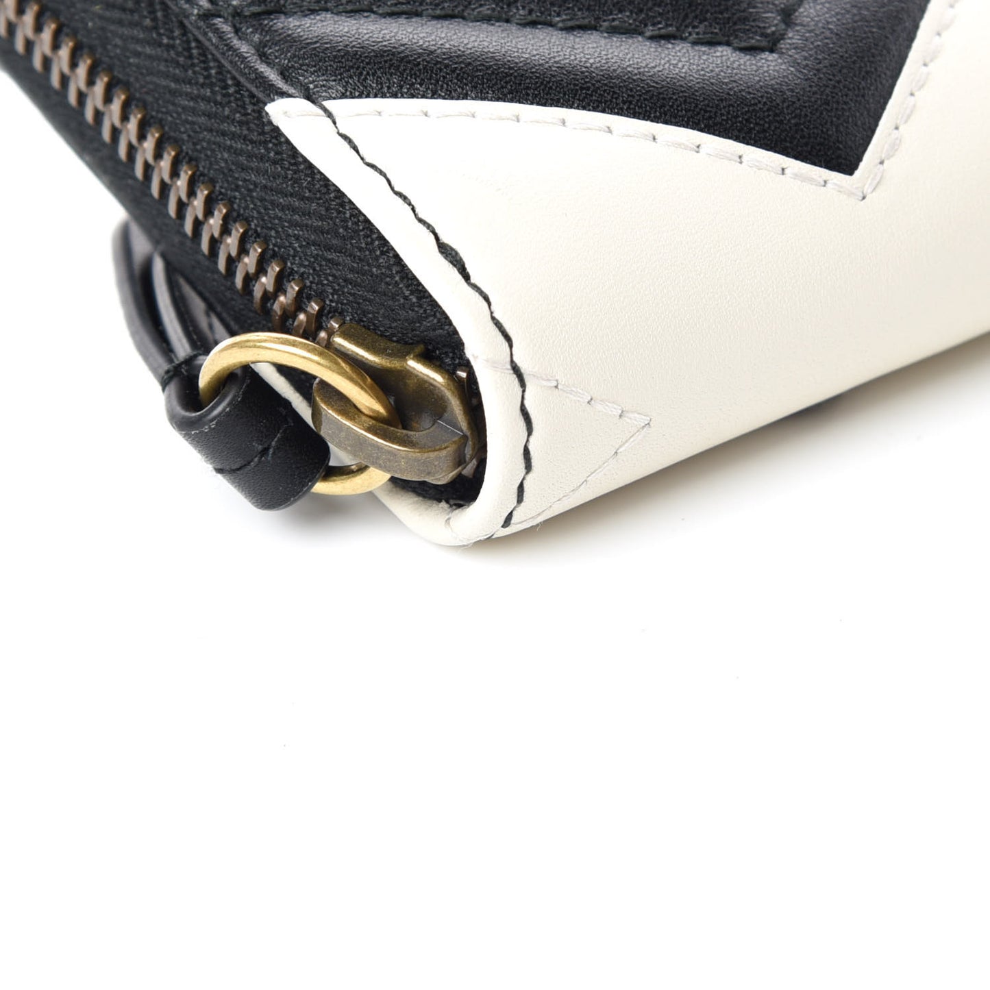 Calfskin Matelasse GG Marmont Zip Around Wallet Black White